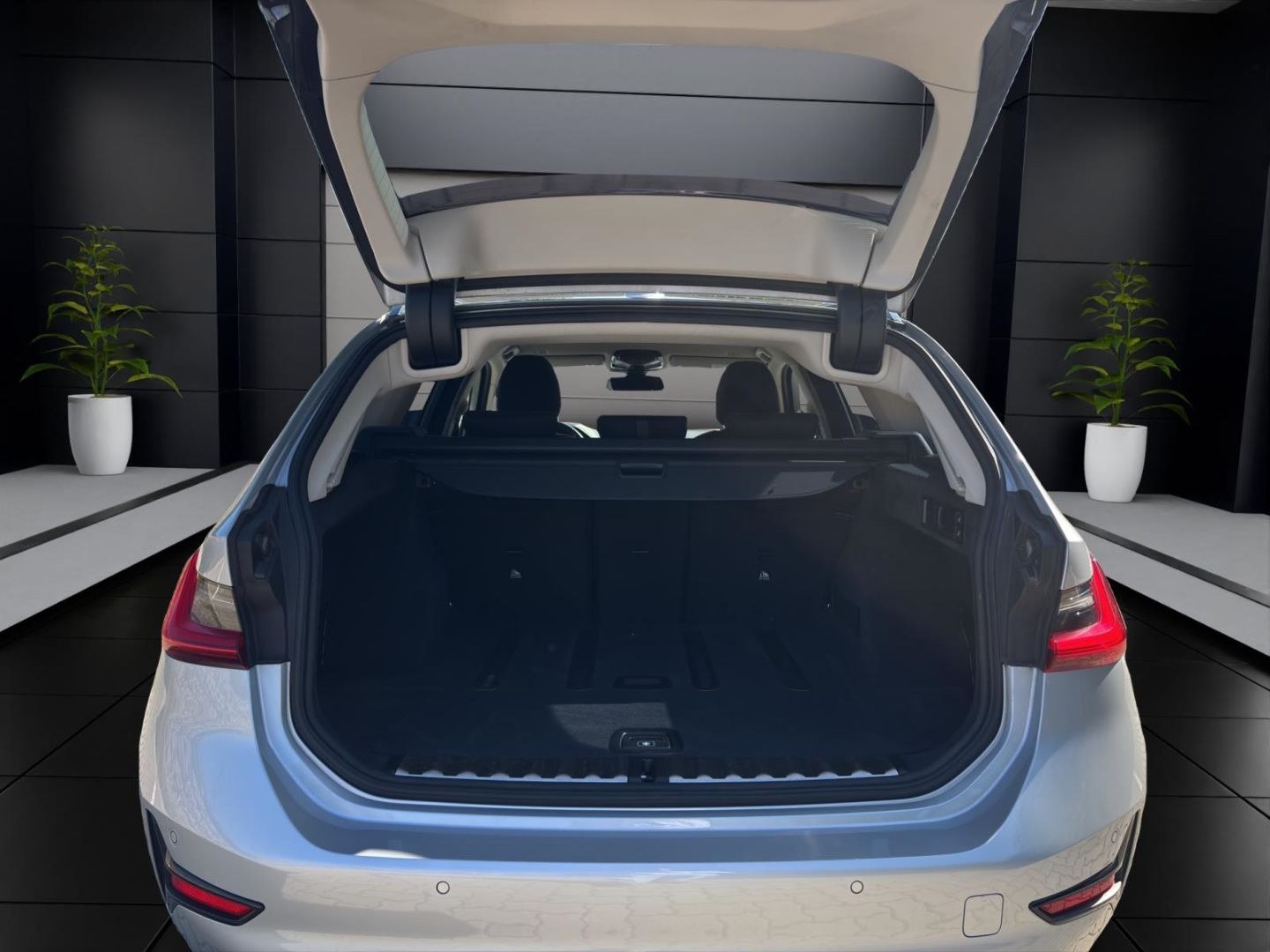 BMW 320 xDrive Advantage - Samsaru's Car Outlet