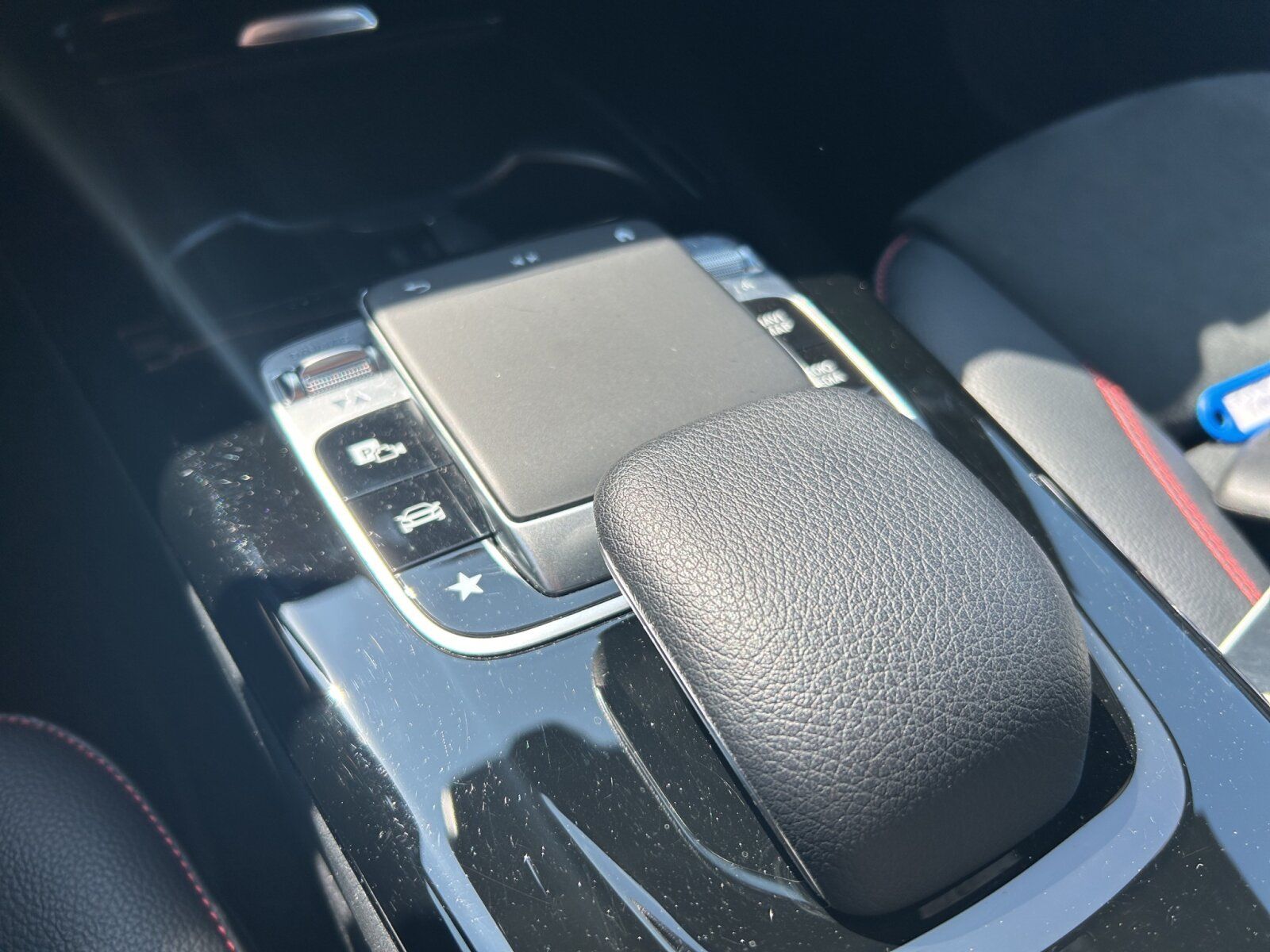 Mercedes-Benz A 250 e AMG-LINE - Samsaru's Car Outlet