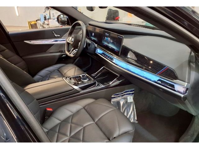 BMW 740 d xDrive M Sport 21'' PanoSky IconGl AHK StH
