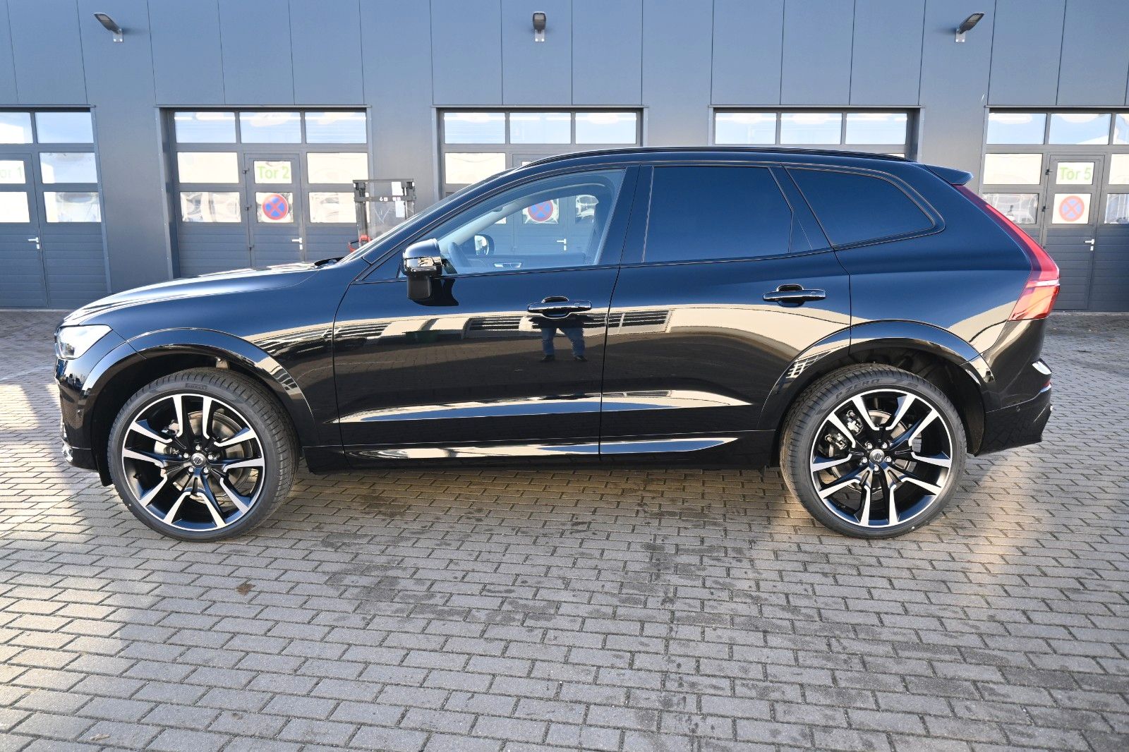 Volvo XC60 B5 AWD Ultra Dark*LUFT*360°*ACC*AHK