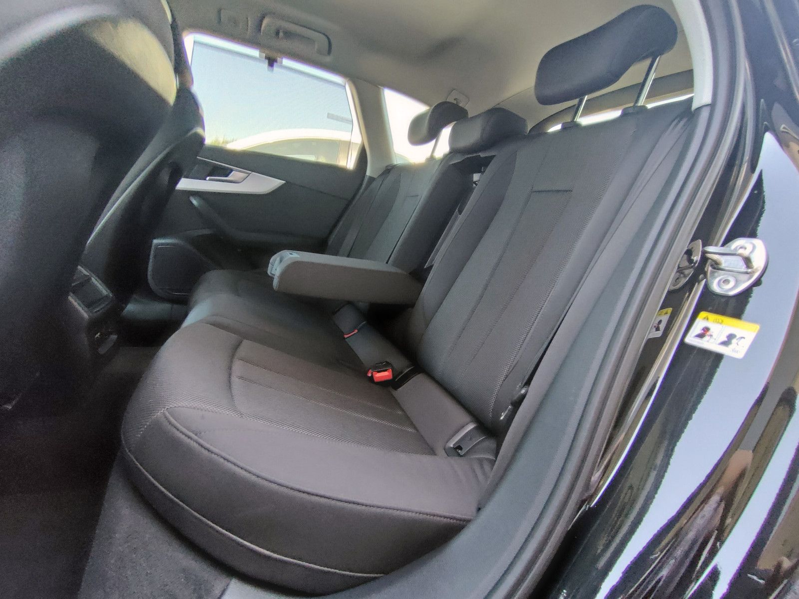 Audi A4 Avant 35 TFSI S line - Samsaru's Car Outlet