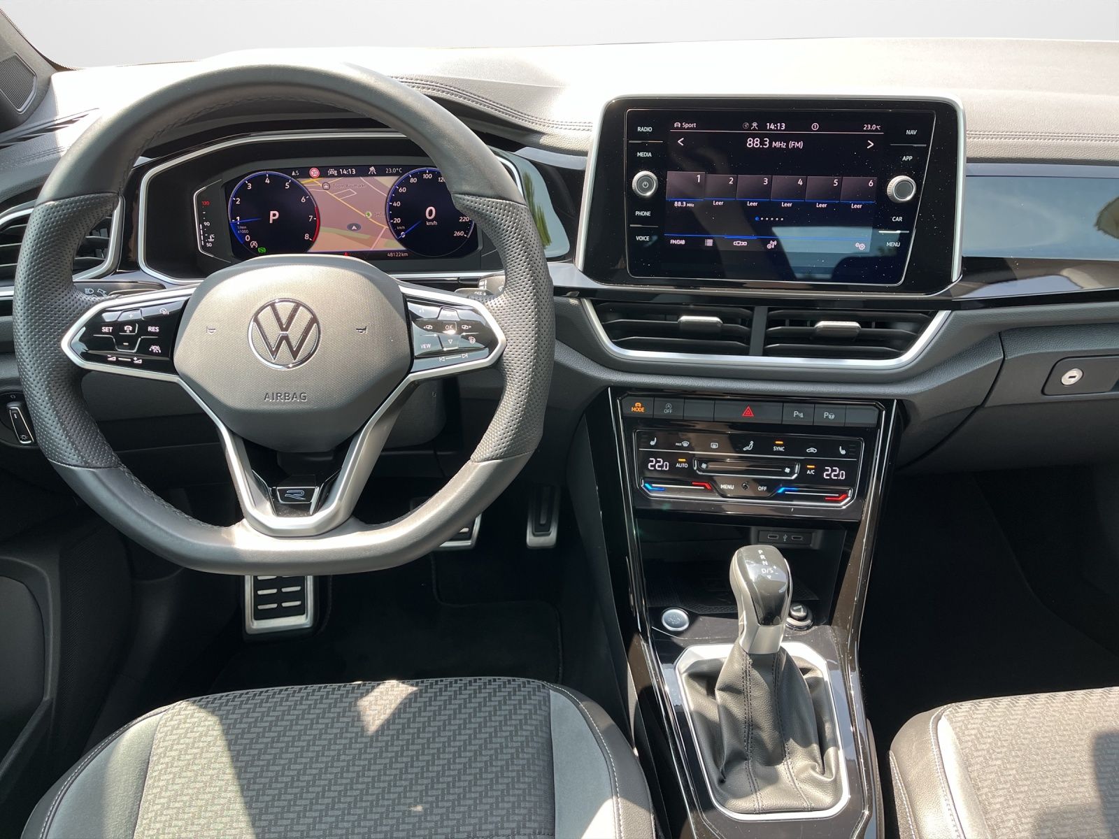 Volkswagen T-Roc Cabriolet 1.5 TSI DSG R-Line - Samsaru's Car Outlet