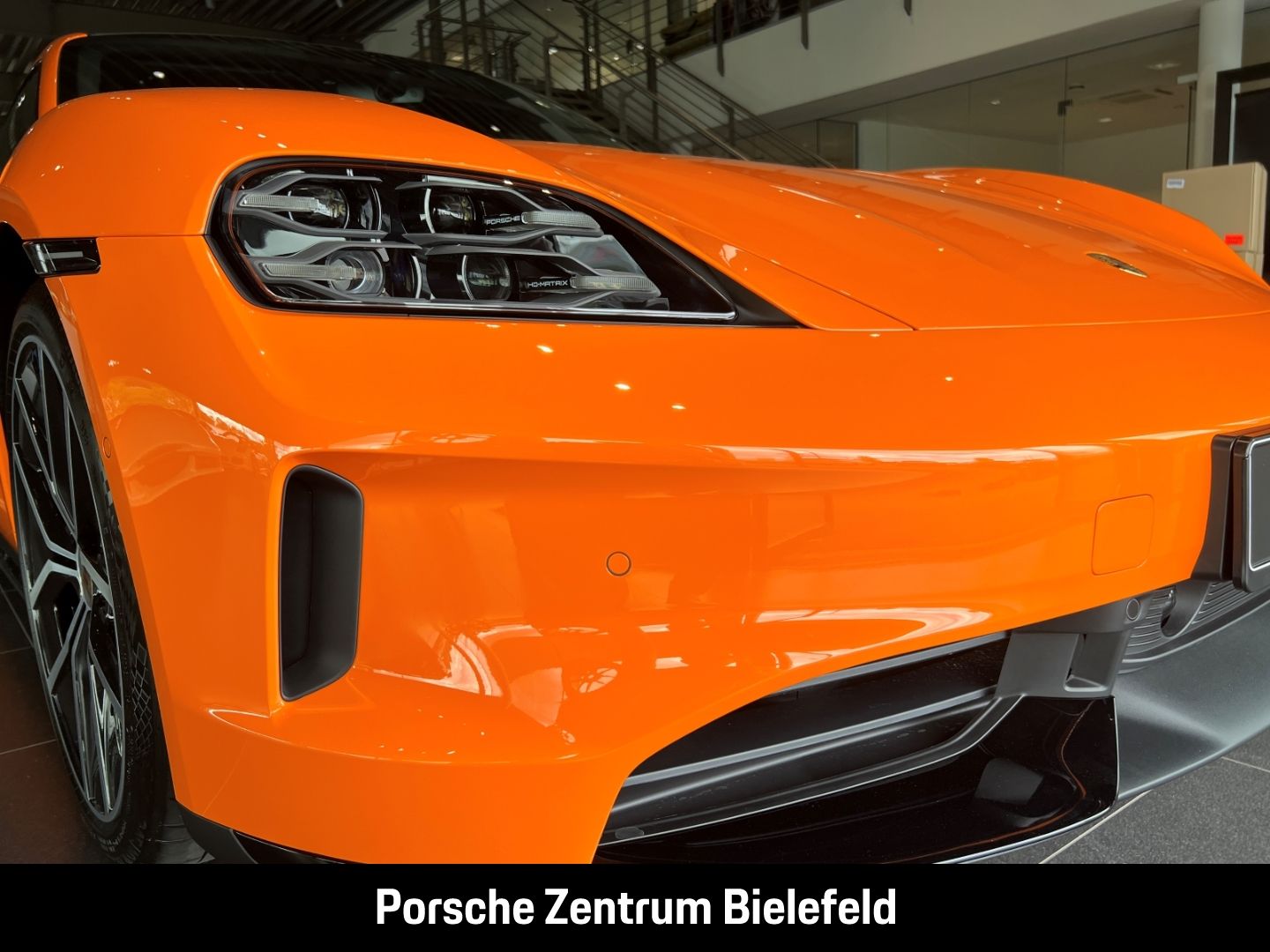Porsche Taycan GTS Pastellorange Soft-Close SurroundView
