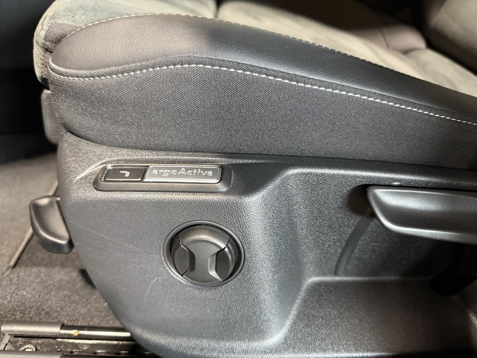 Volkswagen T-Roc 2.0 TDI Style - Samsaru's Car Outlet