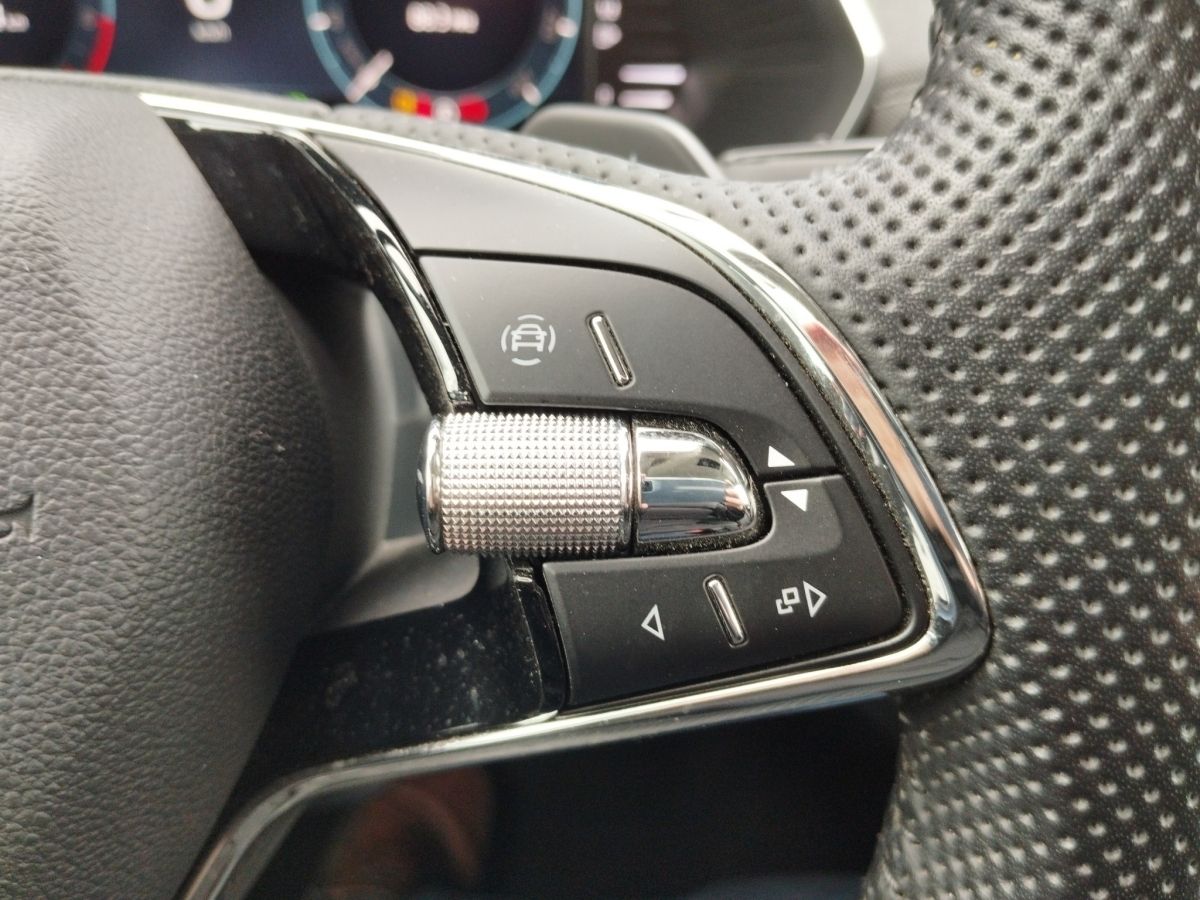 Skoda Octavia 1.4 TSI iV First Edition - Samsaru's Car Outlet
