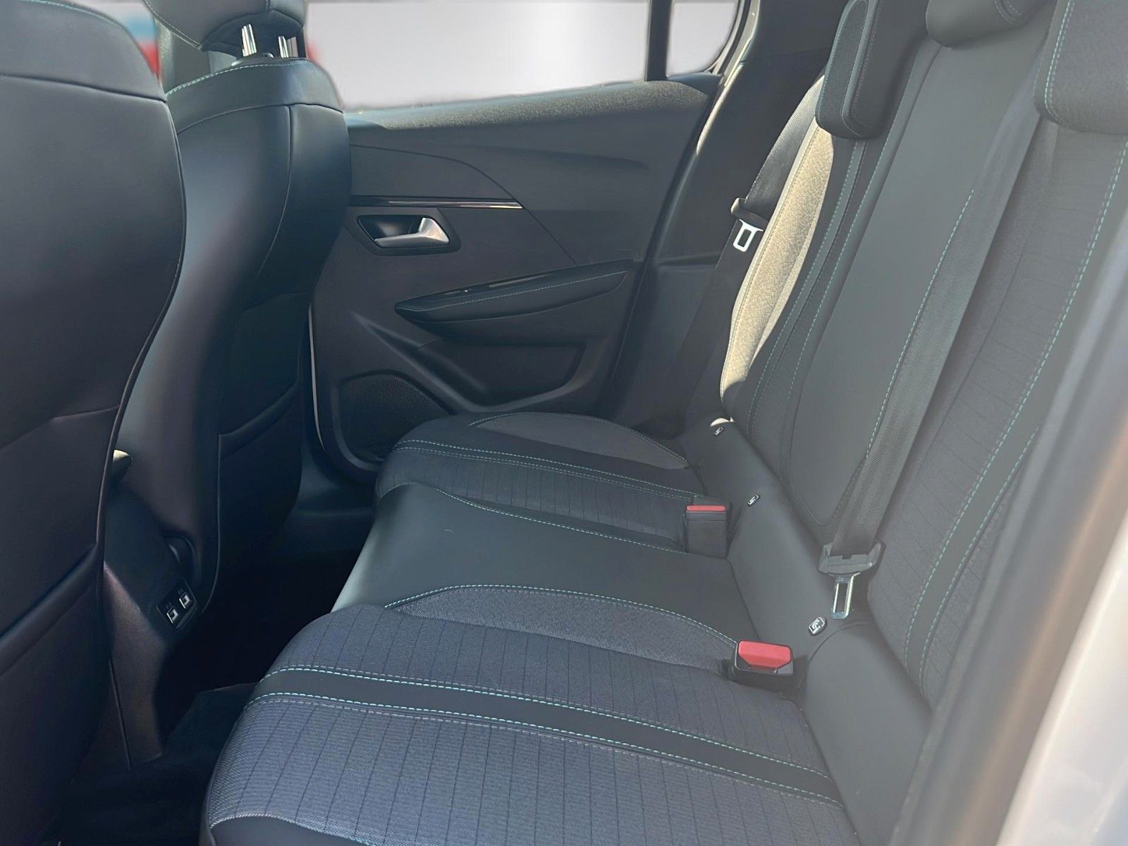 Peugeot 208 e- Allure Pack - Samsaru's Car Outlet