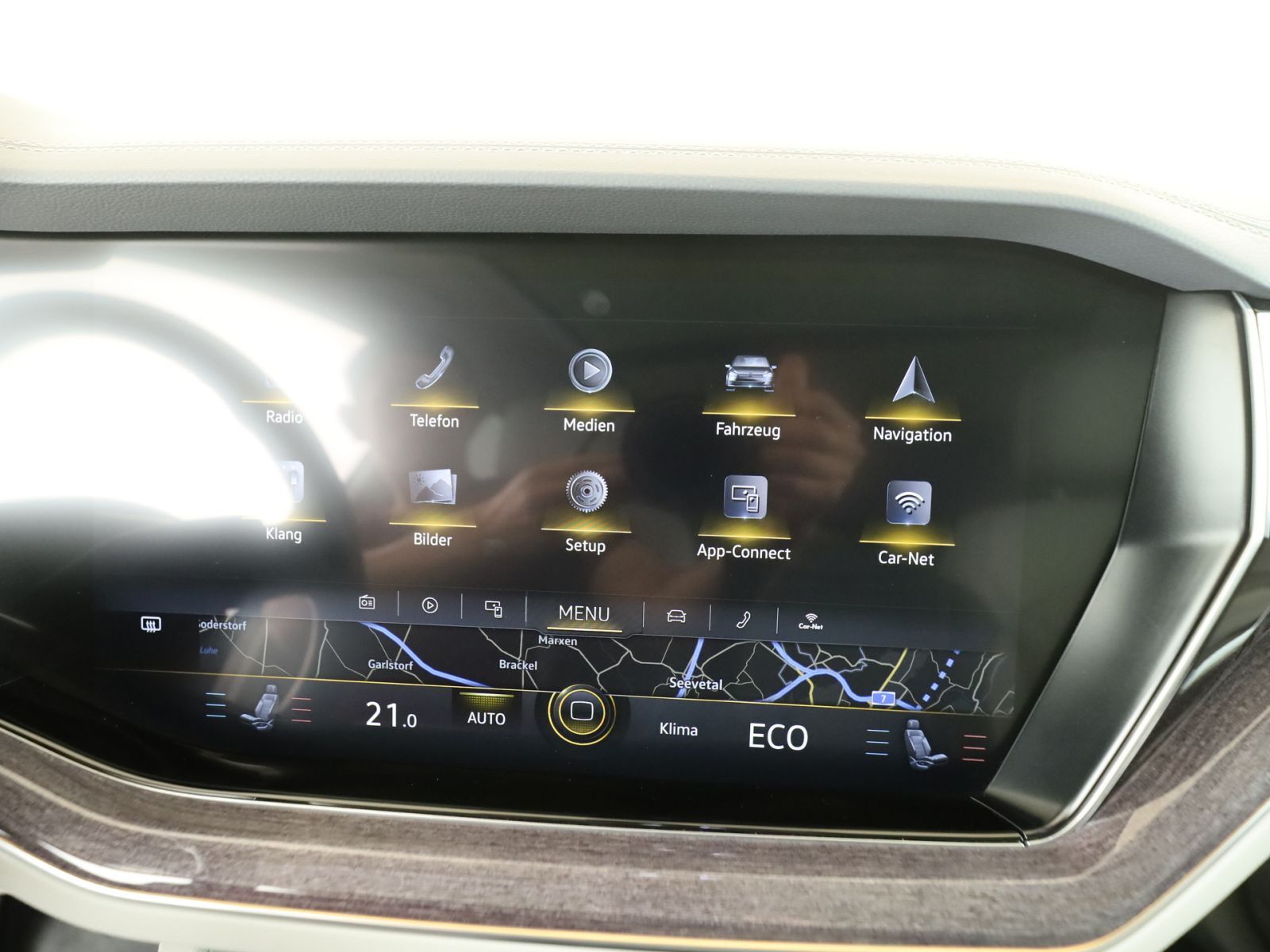 Volkswagen Touareg 3.0 TDI R-Line 4M - Samsaru's Car Outlet