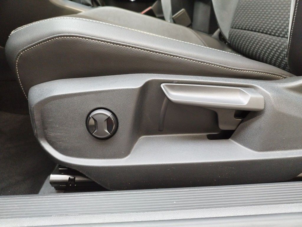 Volkswagen T-Roc 1.5 TSI R-Line - Samsaru's Car Outlet