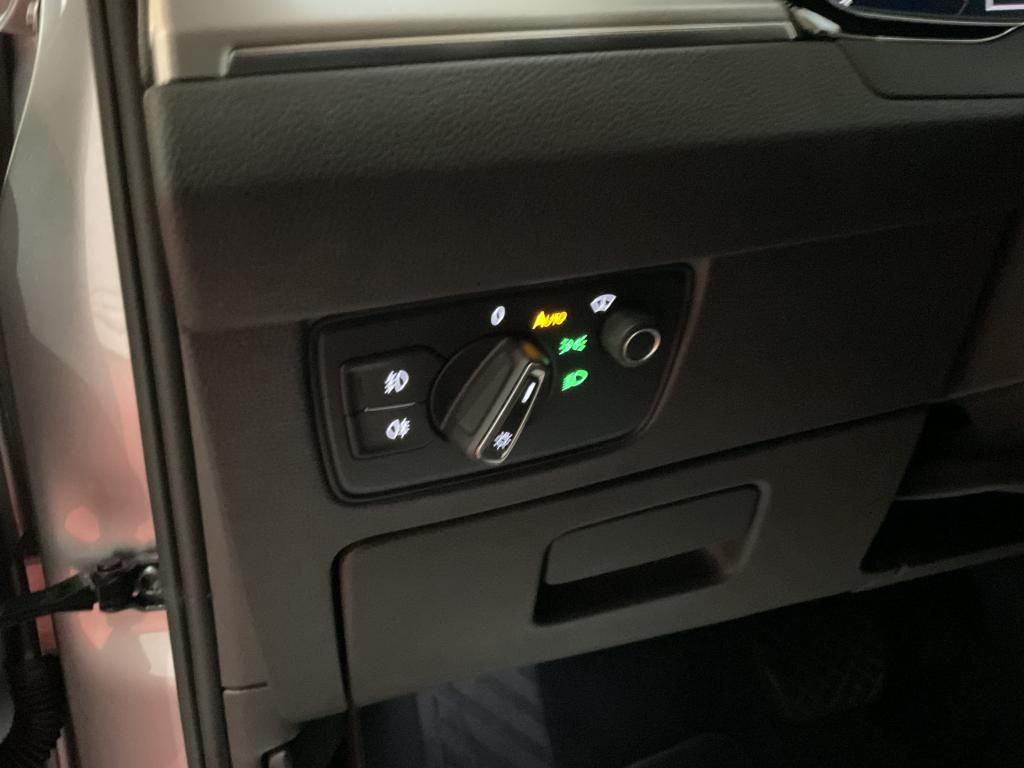 Volkswagen Passat Variant 1.5 TSI DSG Elegance - Samsaru's Car Outlet