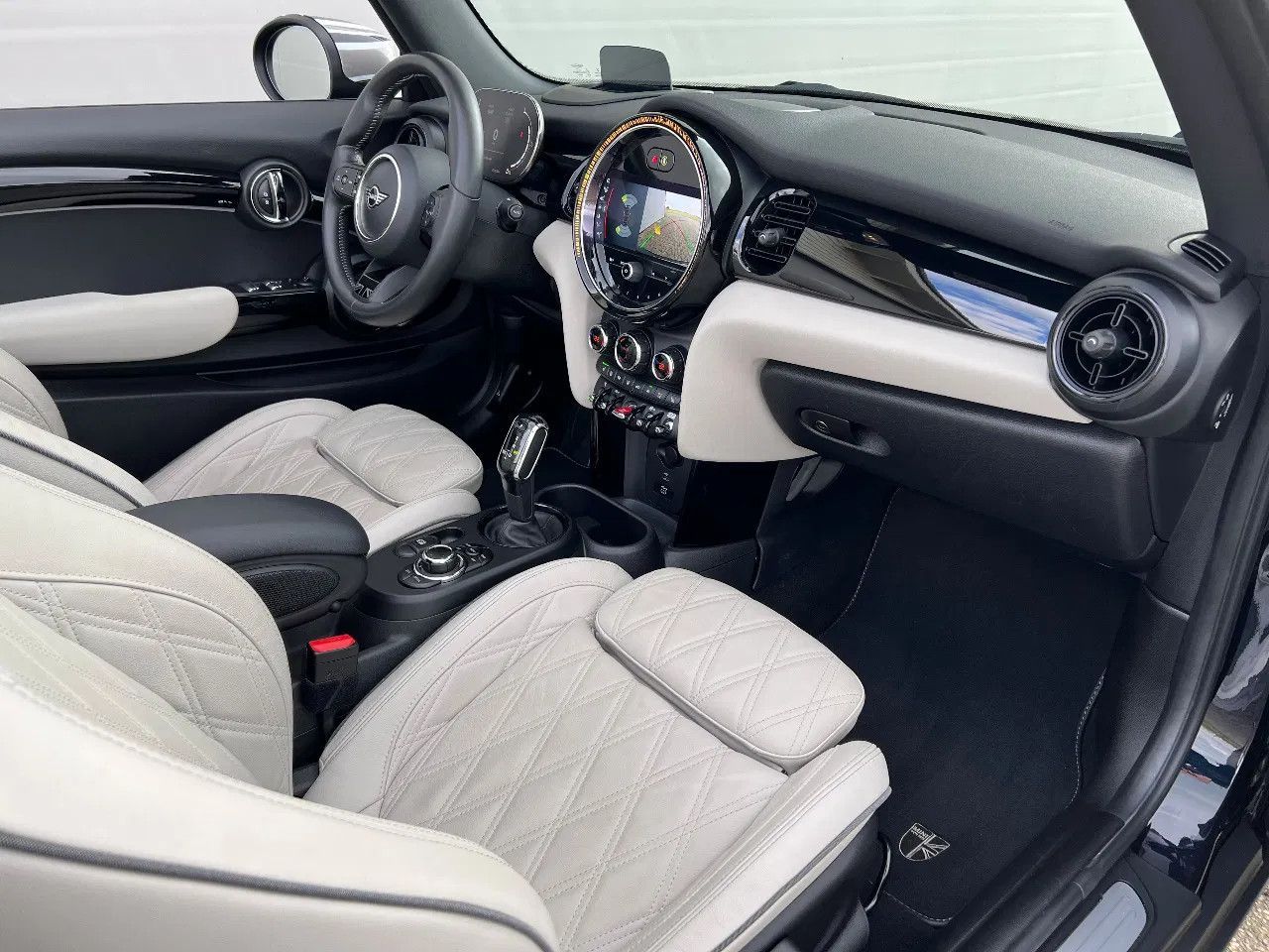 MINI Cooper Cabrio YOURS - Samsaru's Car Outlet