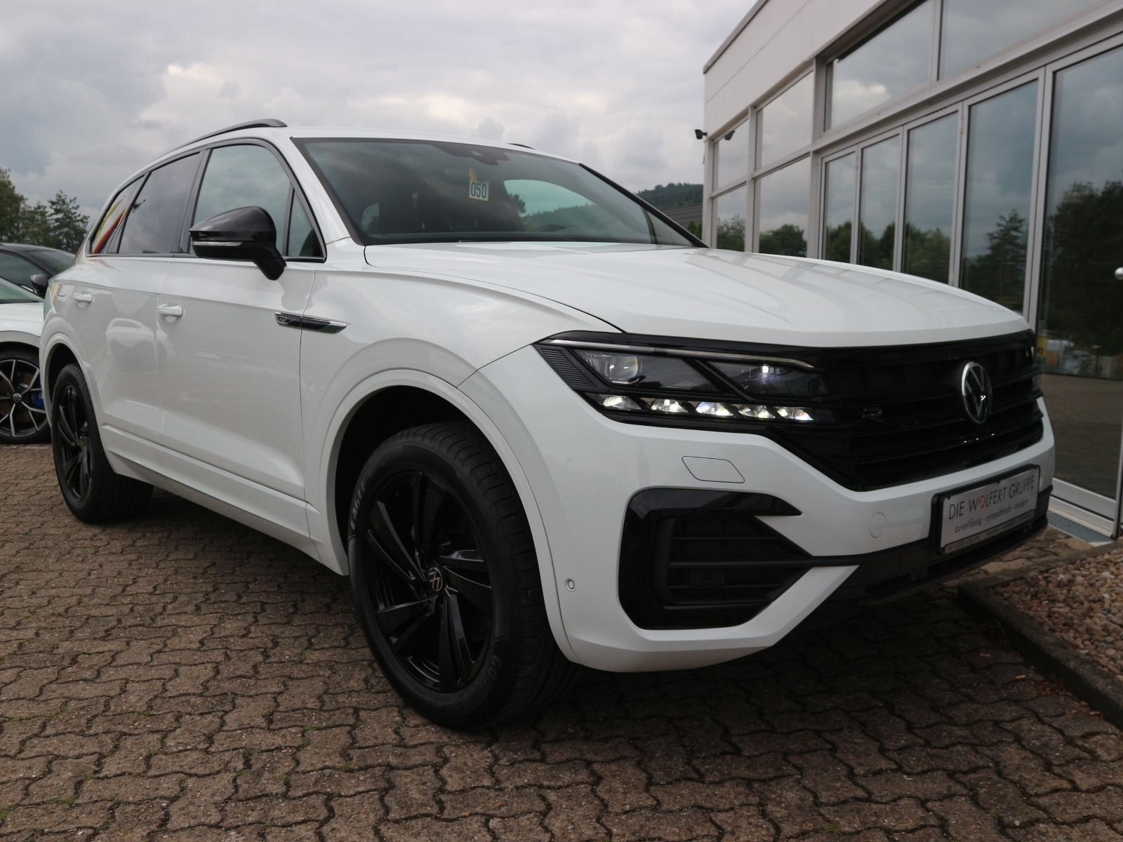 Volkswagen Touareg 3.0 V6 TDI R-Line 4Motion - Samsaru's Car Outlet
