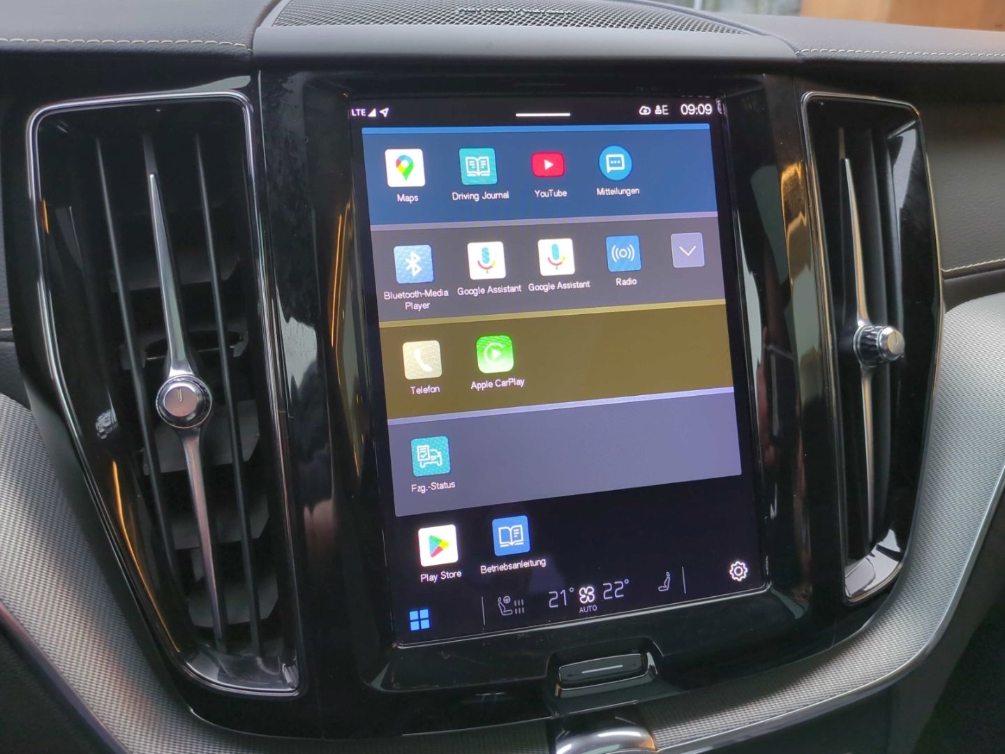 Volvo XC60 R Design Recharge Plug-In Hybrid AWD T8 Twi