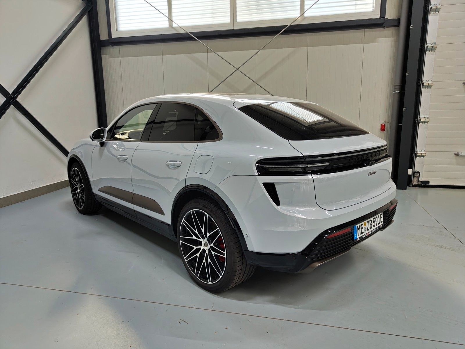 Porsche Macan Turbo Electric