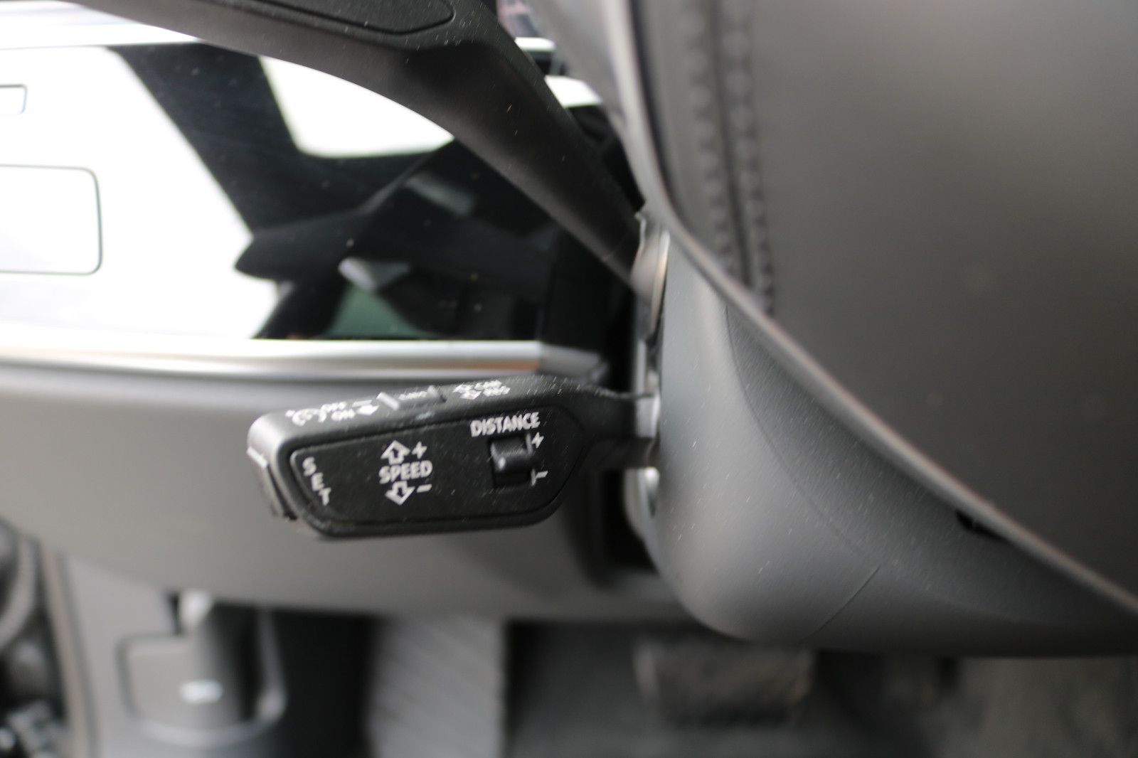 Audi A8 L 60 TFSI e Lang S line - Samsaru's Car Outlet