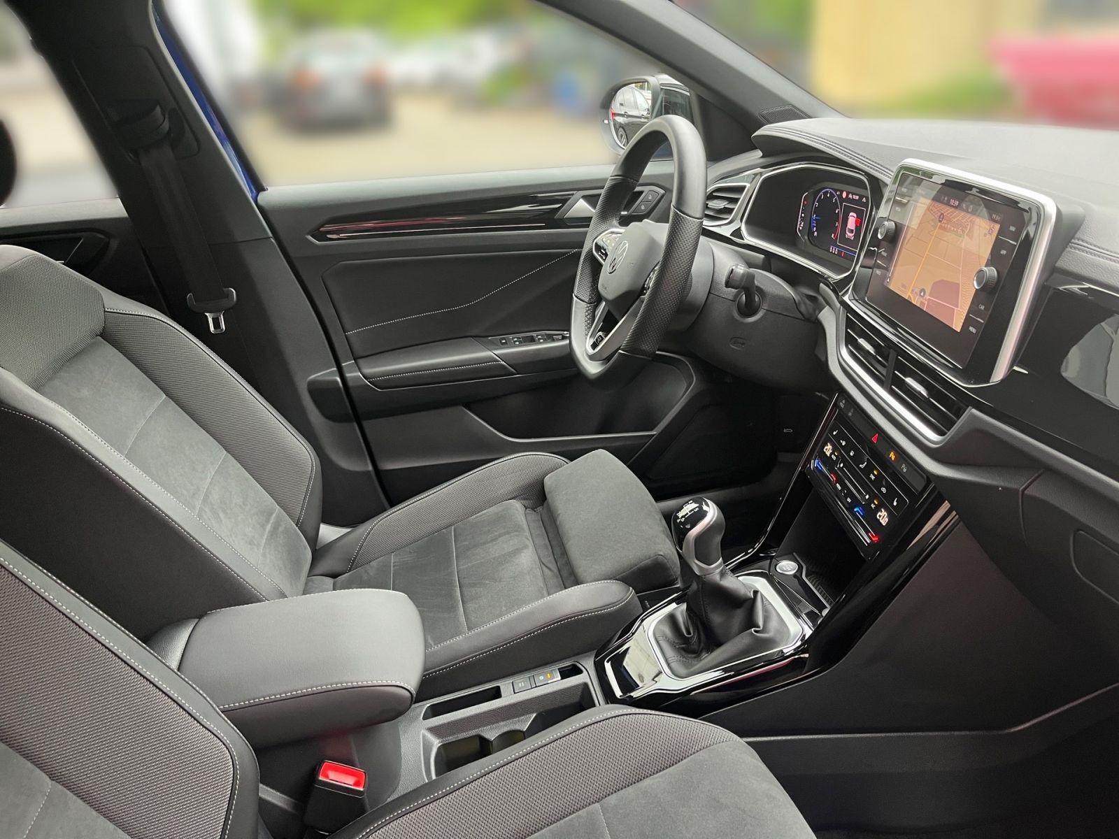Volkswagen T-Roc 1.0 TSI R-LINE - Samsaru's Car Outlet