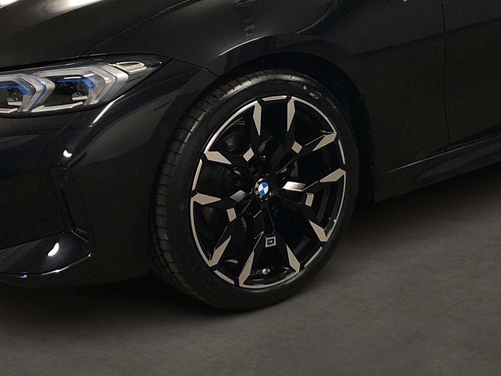 BMW 320i Tour.*M-Sport*DrivAss*ParkAssPlus*AktivGesc