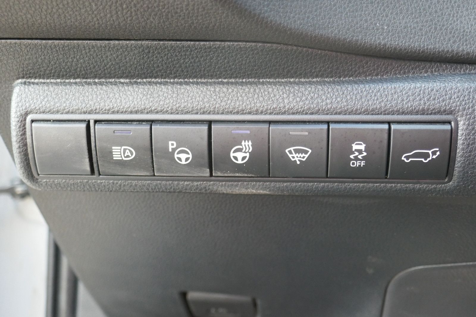Toyota Corolla 2.0 Hybrid Lounge - Samsaru's Car Outlet