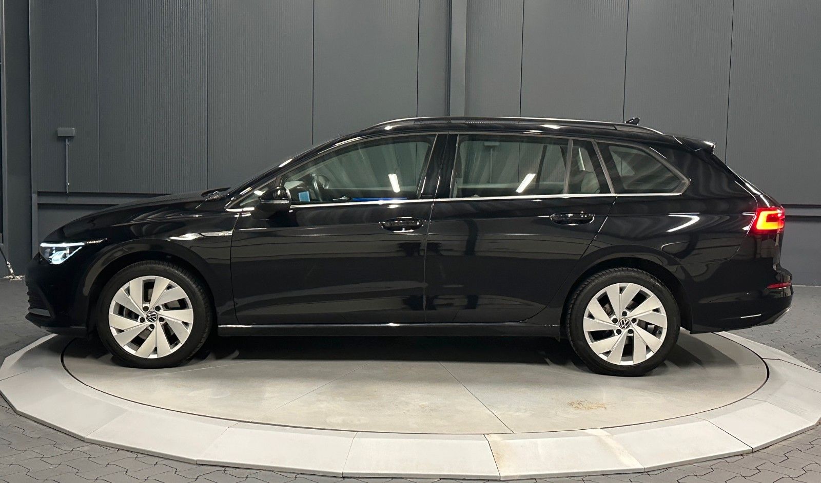 Volkswagen Golf VIII Variant Style 4Motion*Standhzg*AHK*KAM