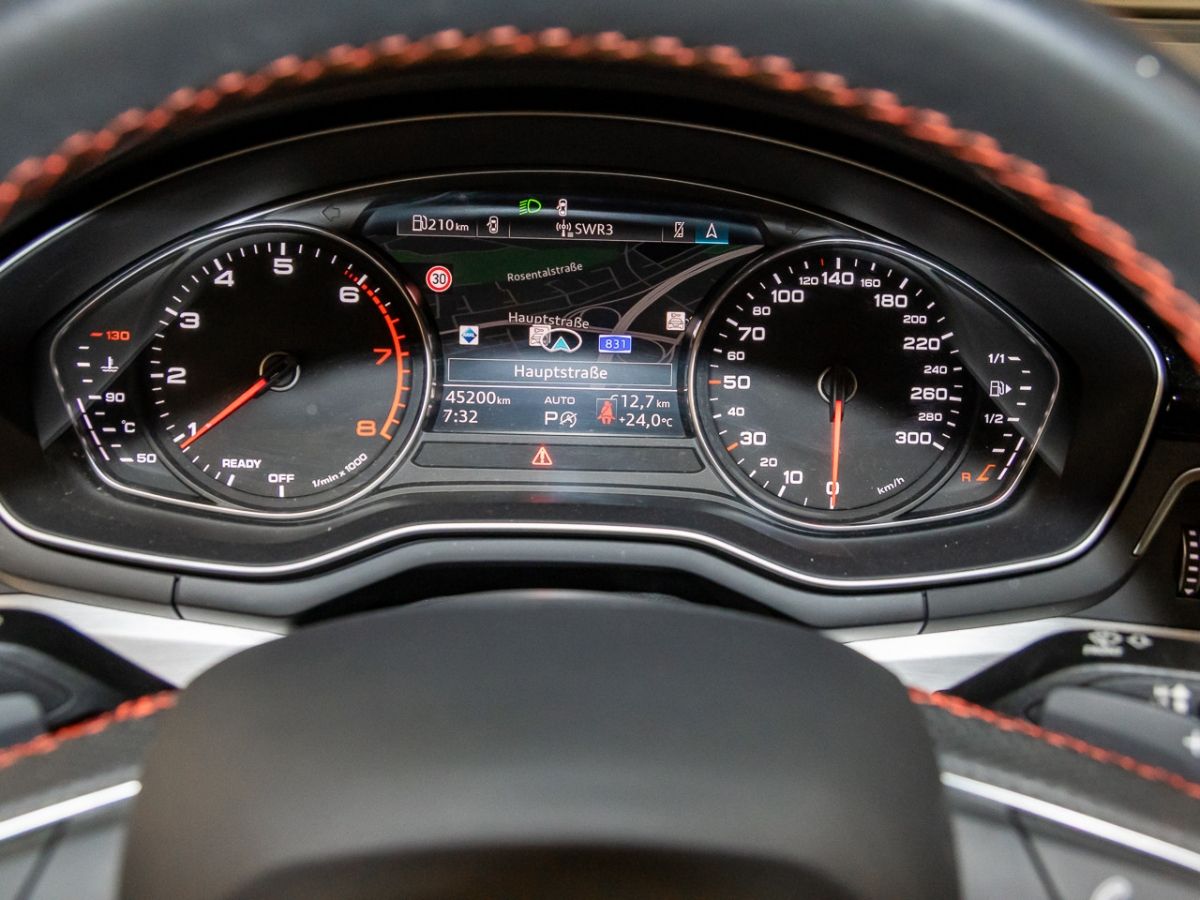 Audi A4 Avant 45 TFSI quattro S line - Samsaru's Car Outlet