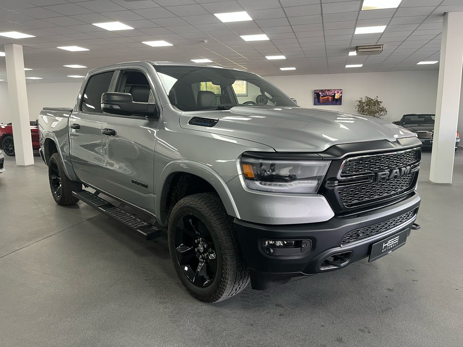 Dodge RAM 5,7l V8 *BIGHORN/12 ZOLL Display/SHZ/LED/AHK