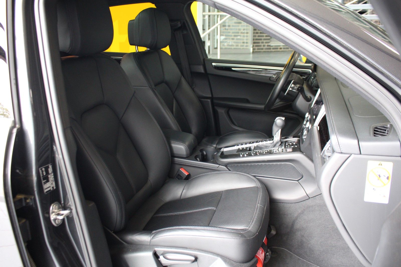 Porsche Macan S V6 Bi-Turbo PDK - Samsaru's Car Outlet
