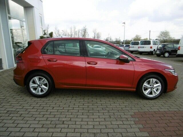 Volkswagen Golf VIII Life 1.0 eTSI - Samsaru's Car Outlet