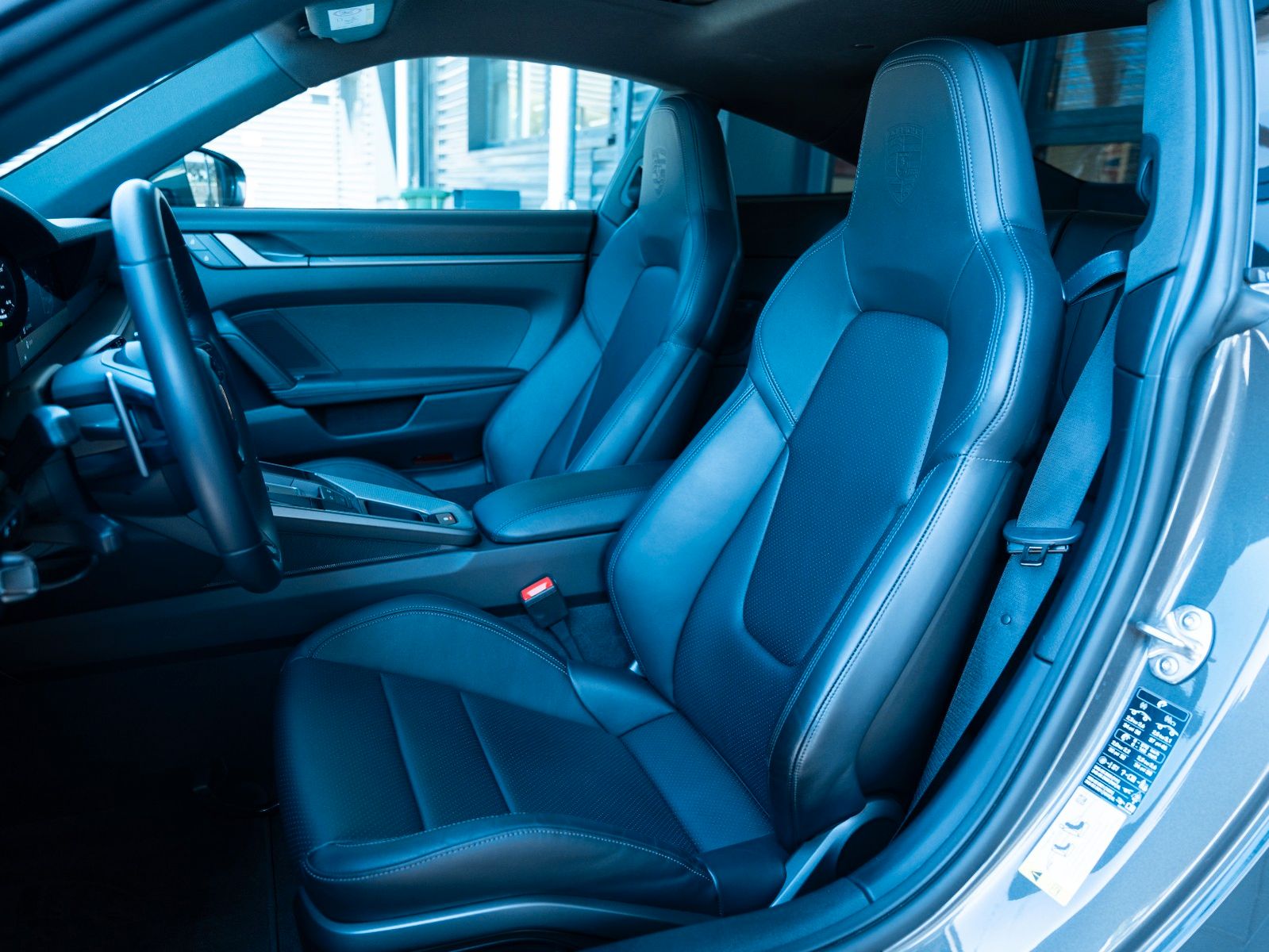 Porsche 911 Carrera 4 - Samsaru's Car Outlet