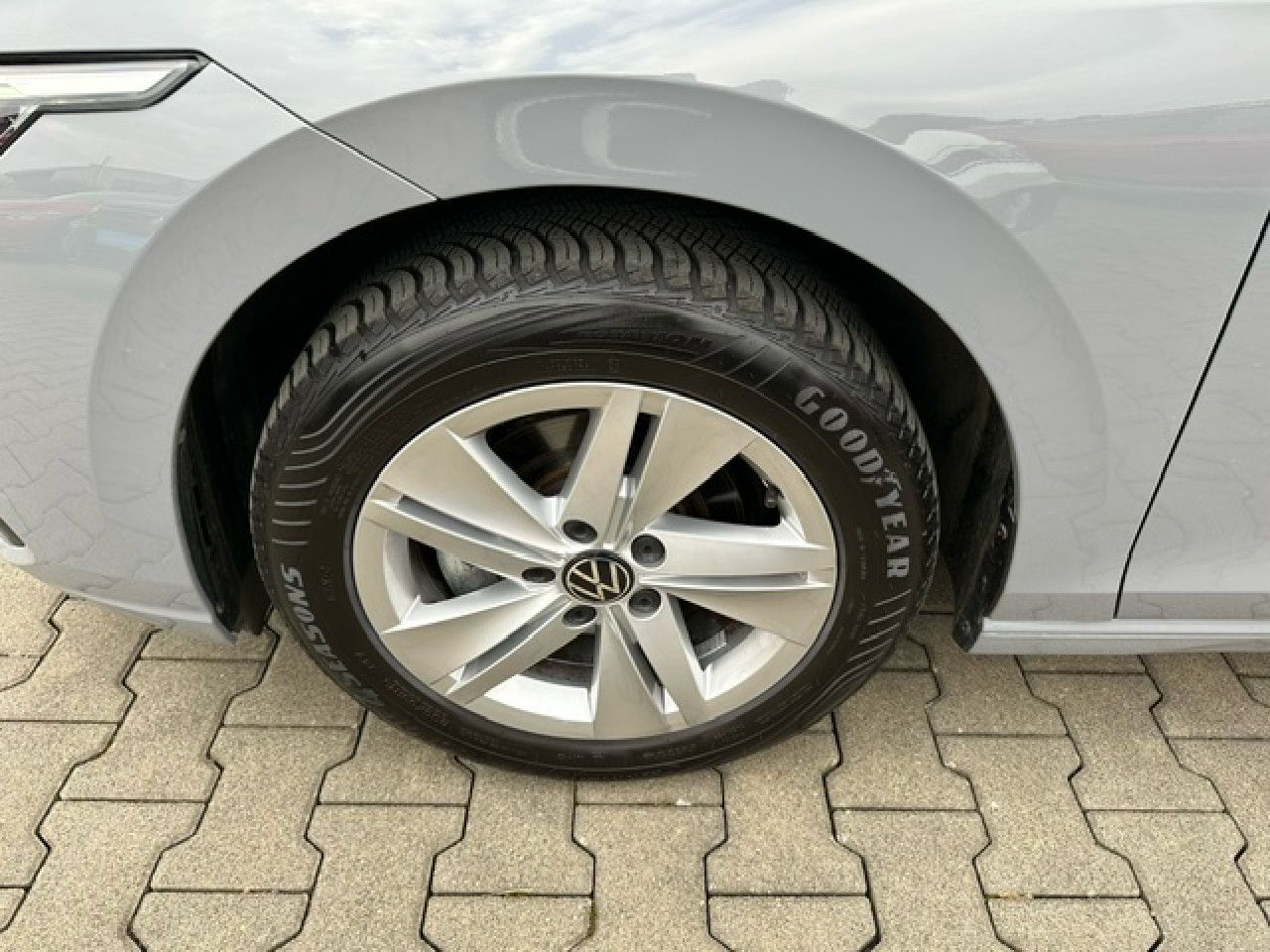 Volkswagen Golf VIII Variant Life 1.5 TSI - Samsaru's Car Outlet