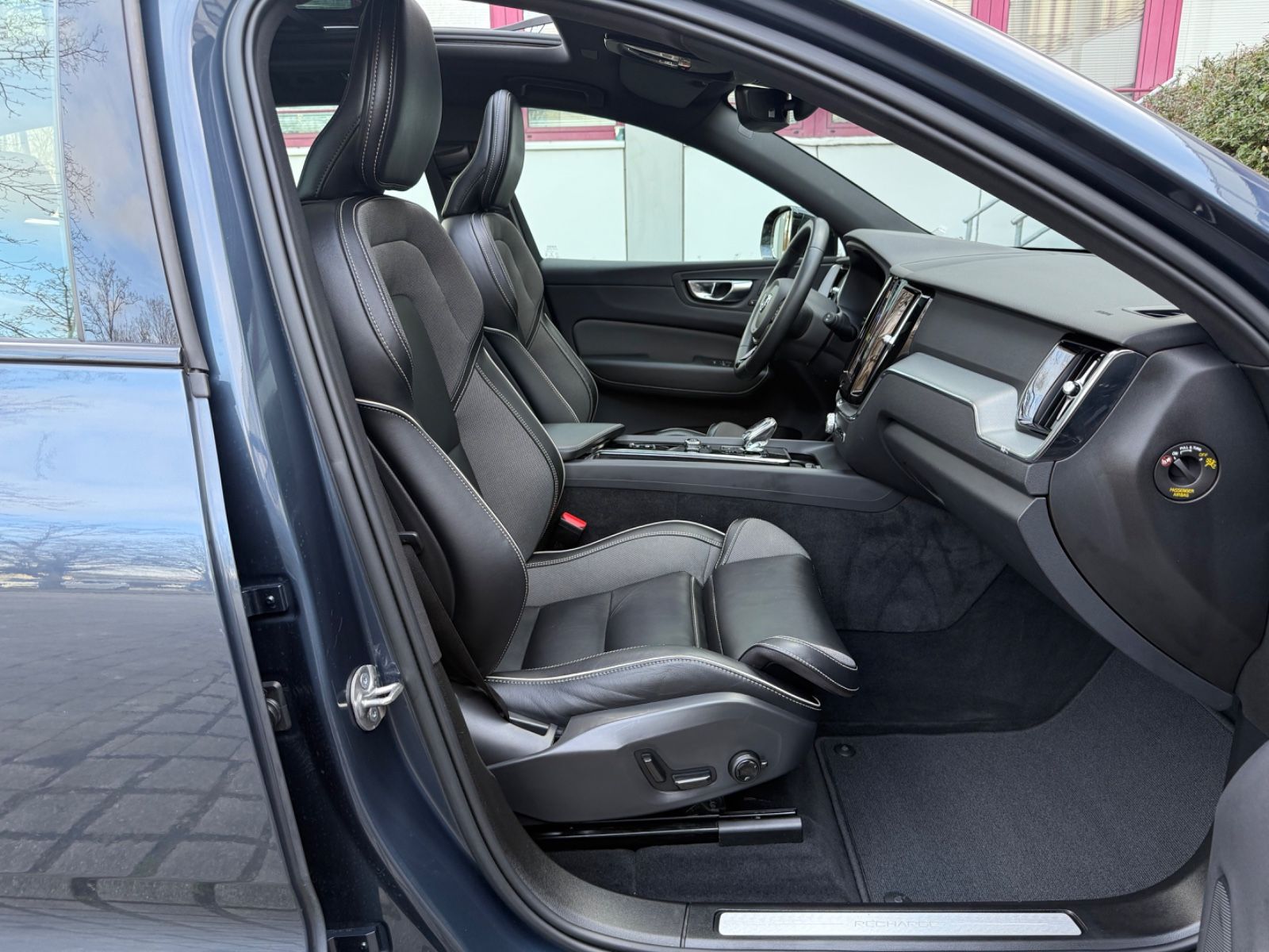 Volvo XC60 T8 R Design AWD Pano 360° Standheizung