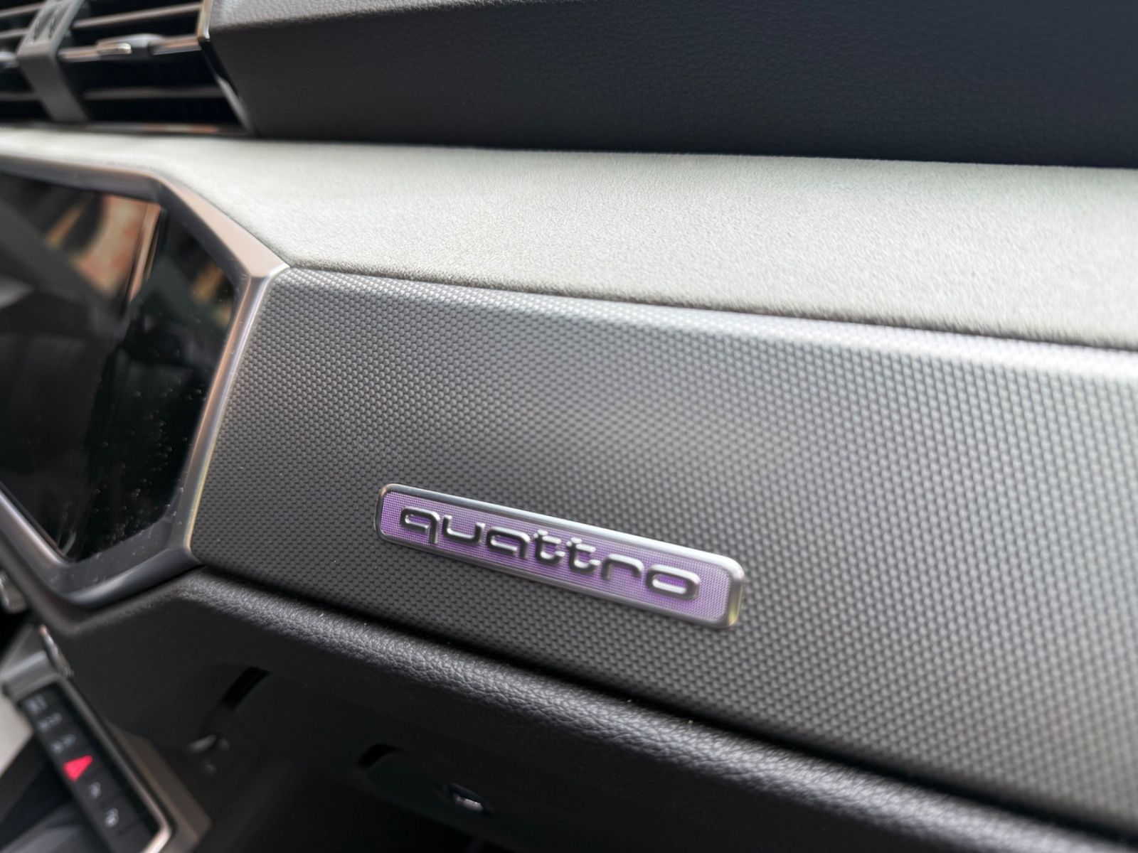 Audi Q3 40 TFSI S line - Samsaru's Car Outlet