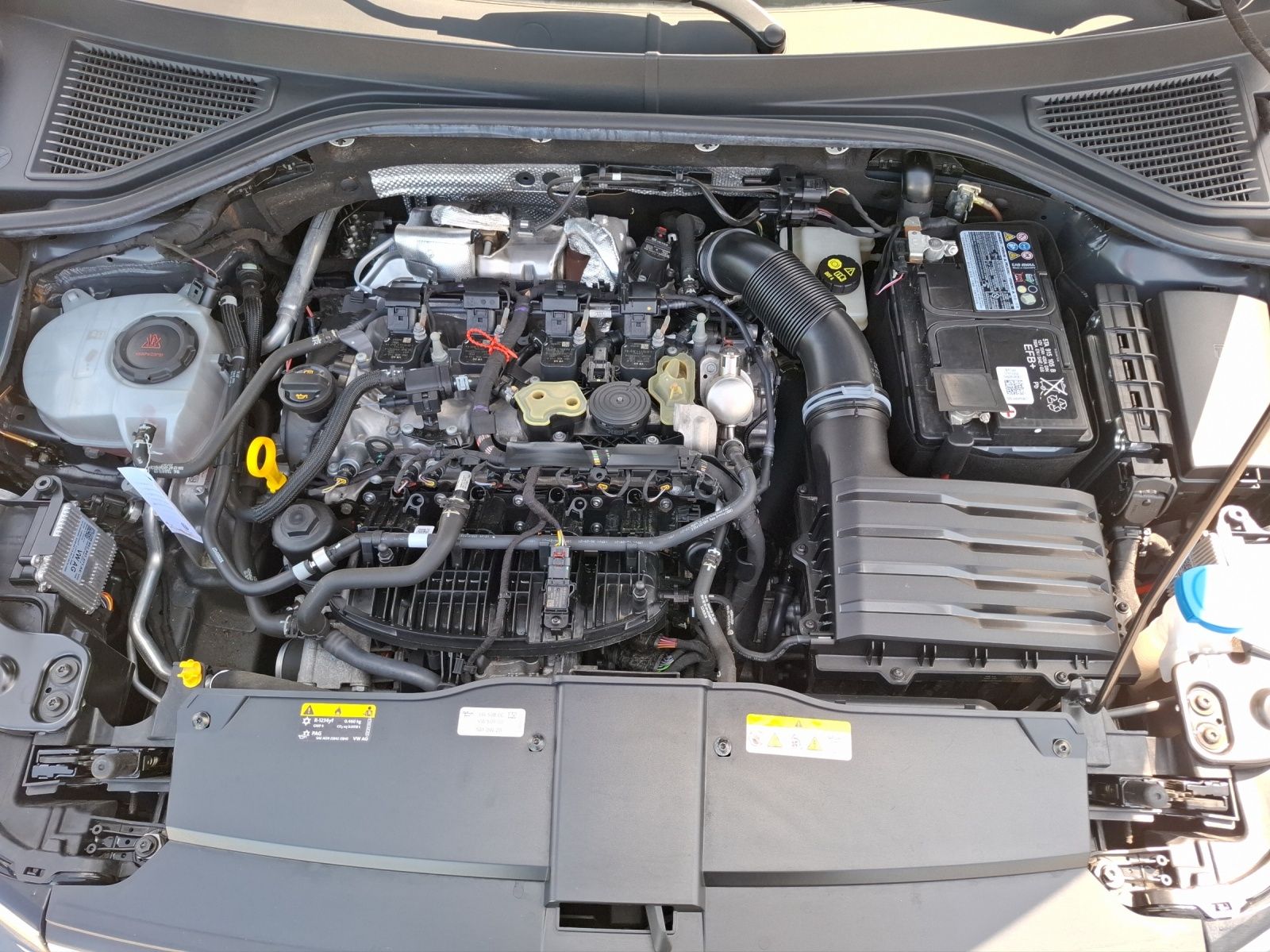 Volkswagen T-Roc TSI R-Line DSG 4M - Samsaru's Car Outlet