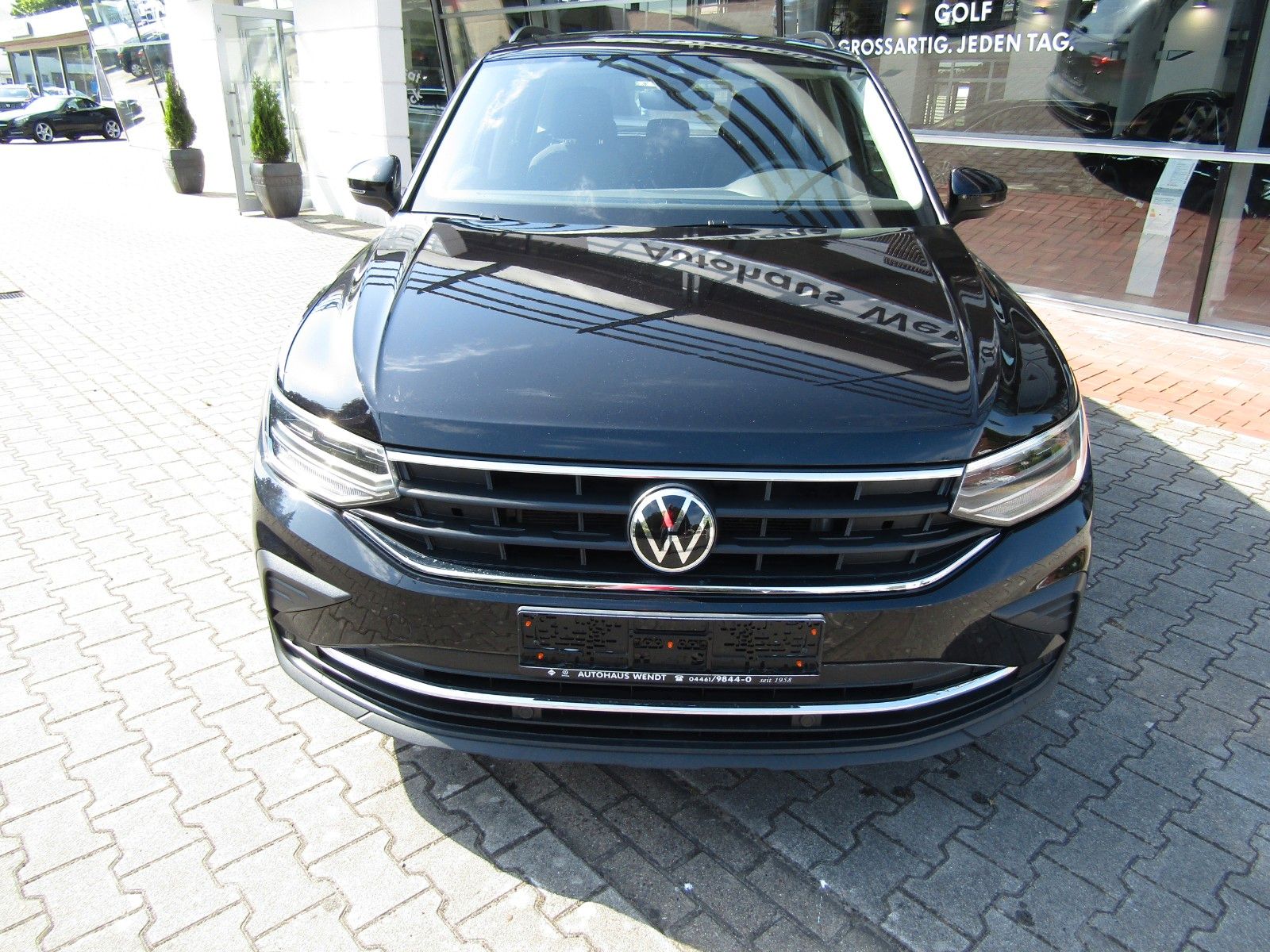 Volkswagen Tiguan 1.4 TSI Life eHybrid Plug-in - Samsaru's Car Outlet