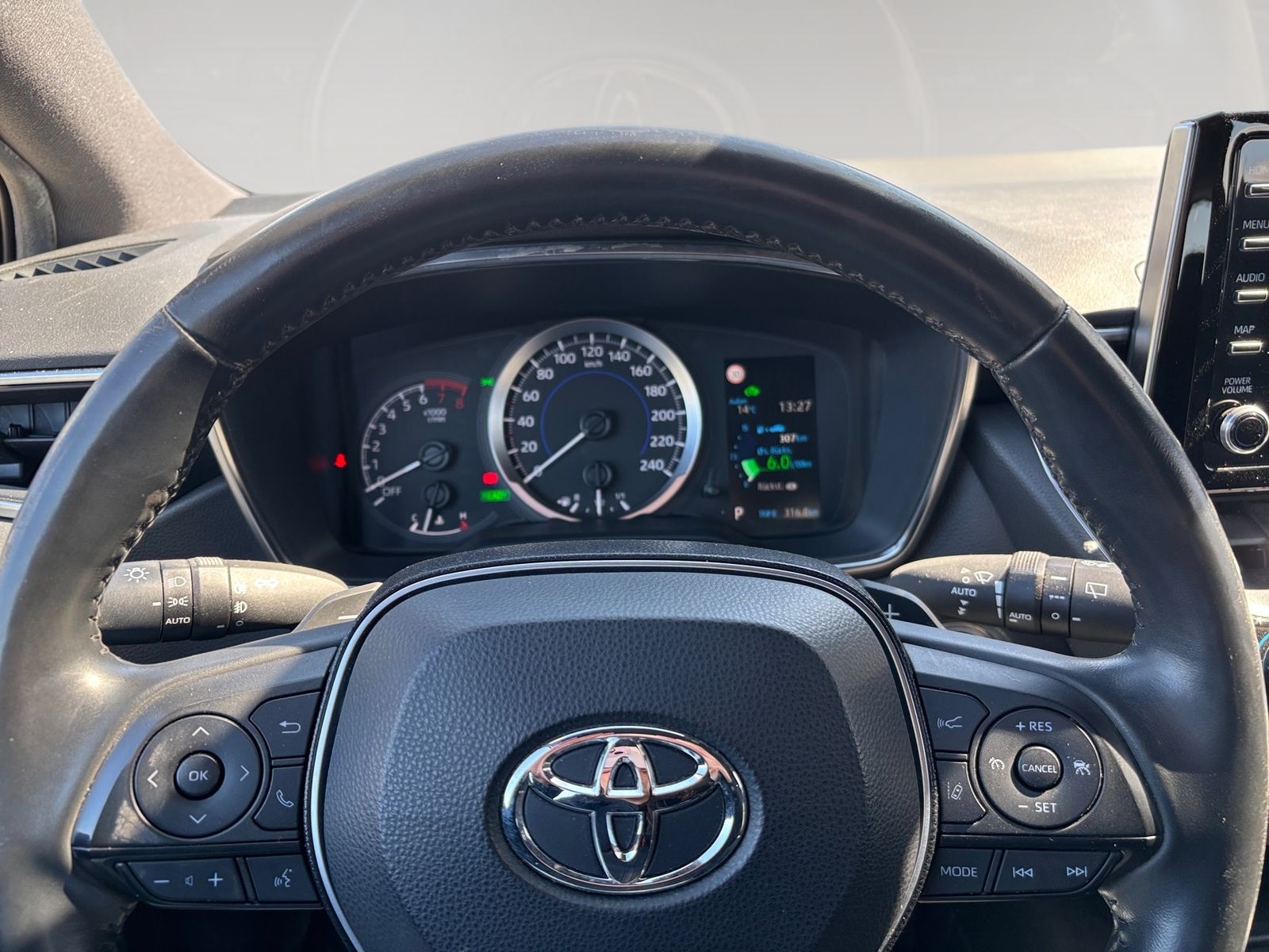 Toyota Corolla Touring Sports 2.0l Hybrid Business - Samsaru's Car Outlet