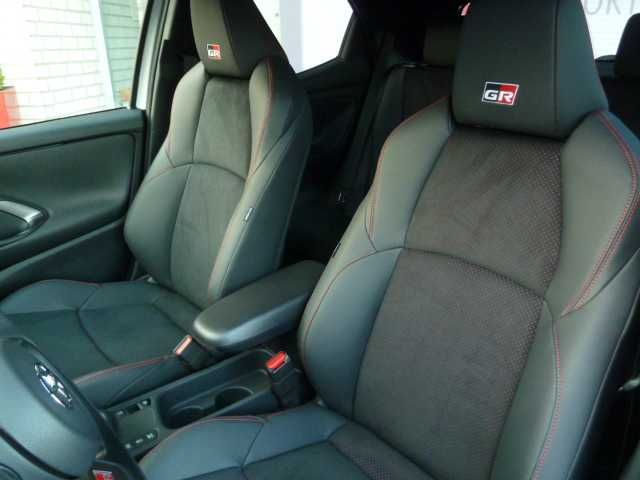 Toyota Yaris Hybrid 1.5 GR SPORT - Navi, JBL, HuD, PDC,
