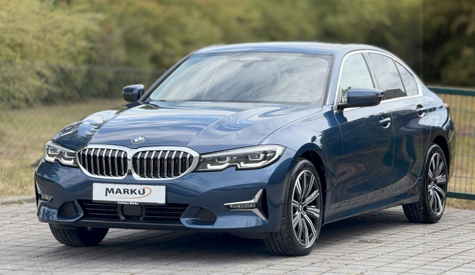 BMW 320d Limousine Luxury Line xDrive - Samsaru's Car Outlet