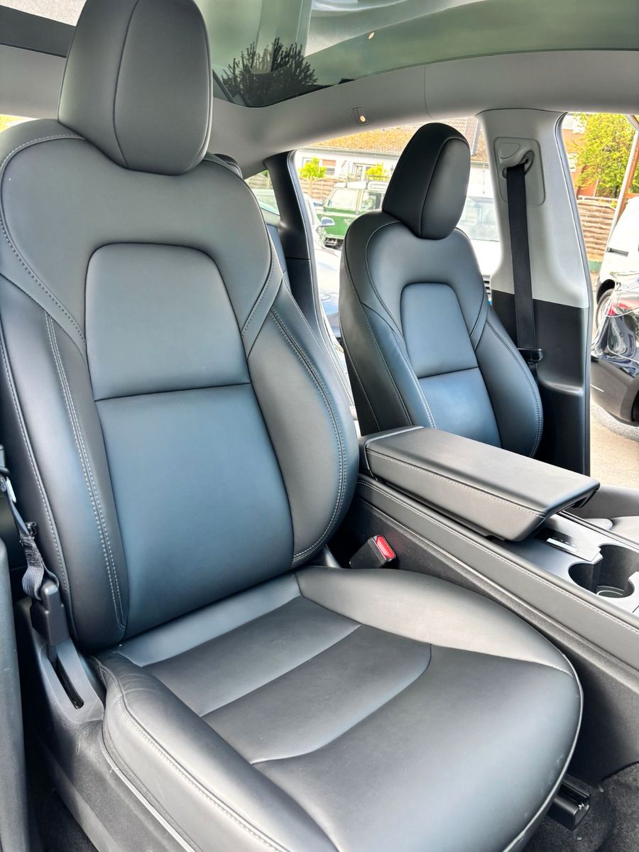 Tesla Model Y Basis RWD # black # AHK # MWST.