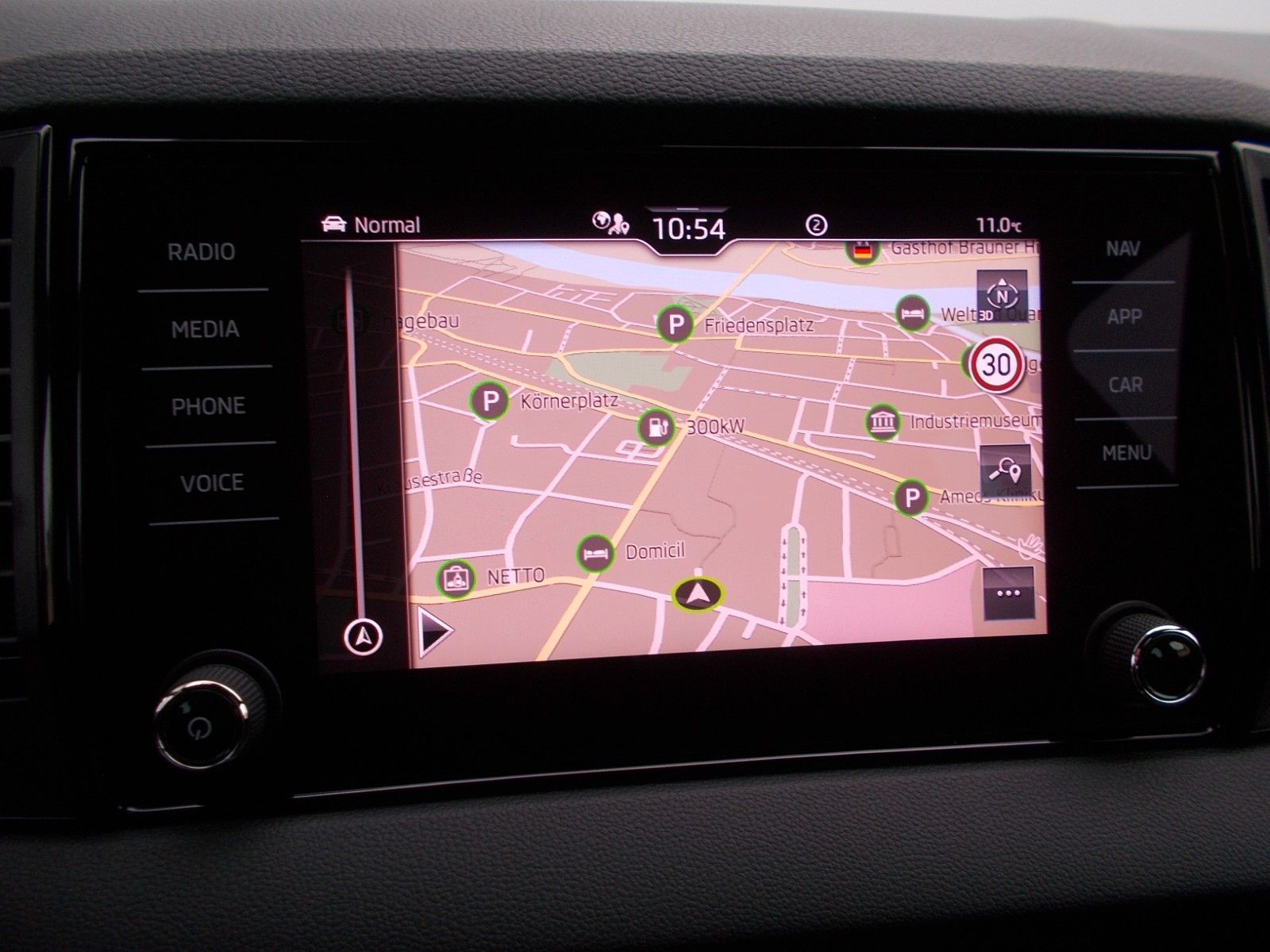Skoda Karoq  1.5 TSI Sportline * DSG * Navi *AHK *360°