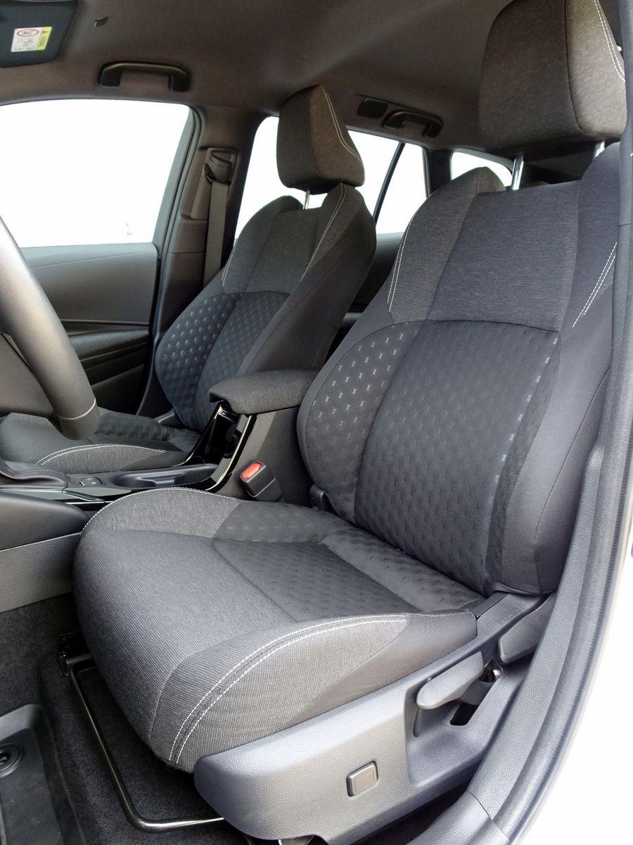 Toyota Corolla Touring Sports 2.0 Hybrid Business - Samsaru's Car Outlet