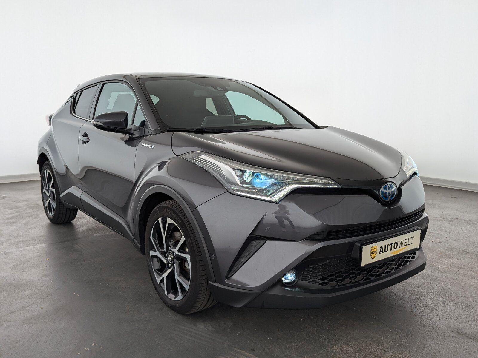 Toyota C-HR 1.8 Hybrid Club - Samsaru's Car Outlet