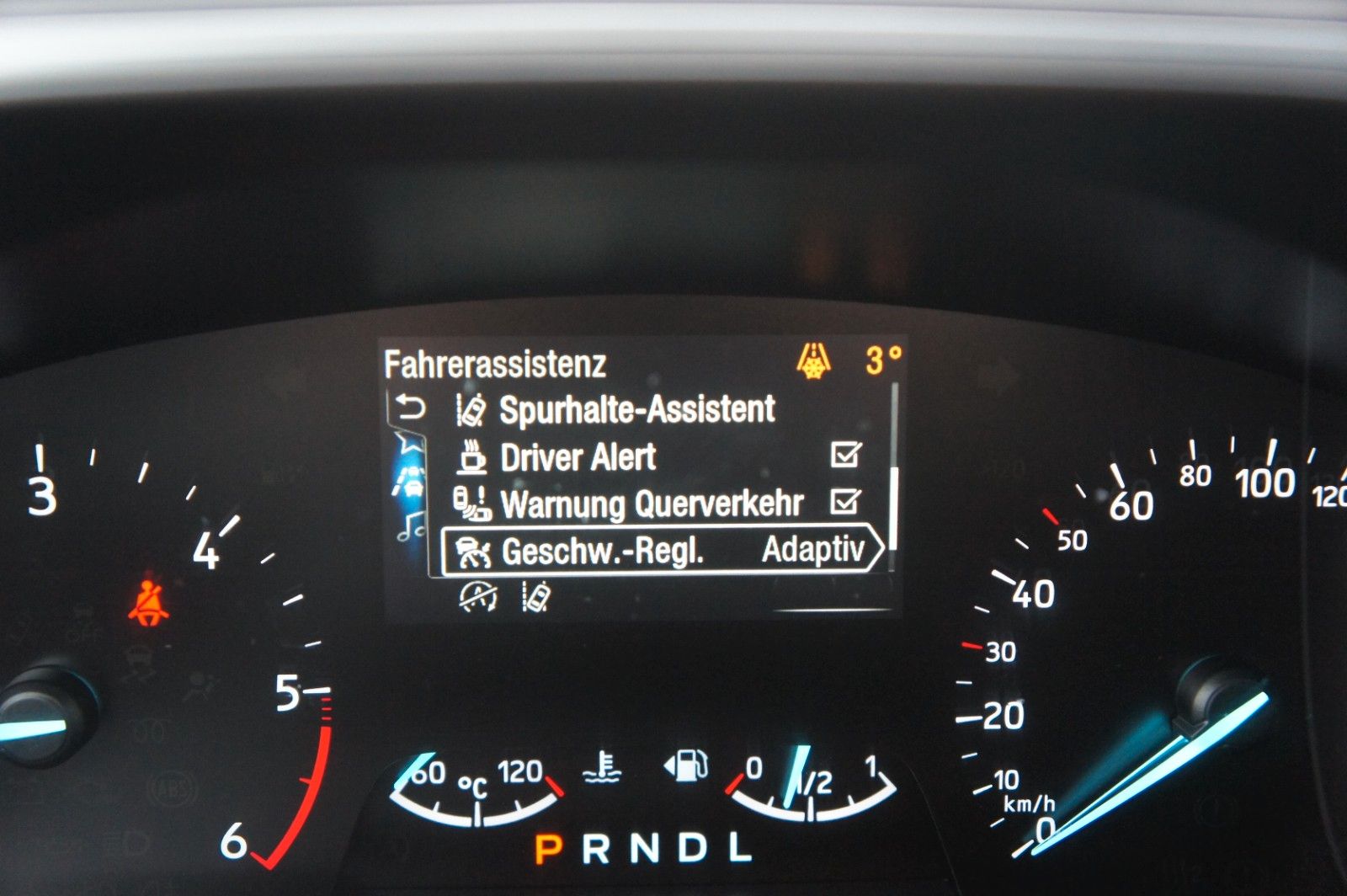Ford Focus Lim Cool&Connect*ACC*LED*KAM*AGR*BLIS*