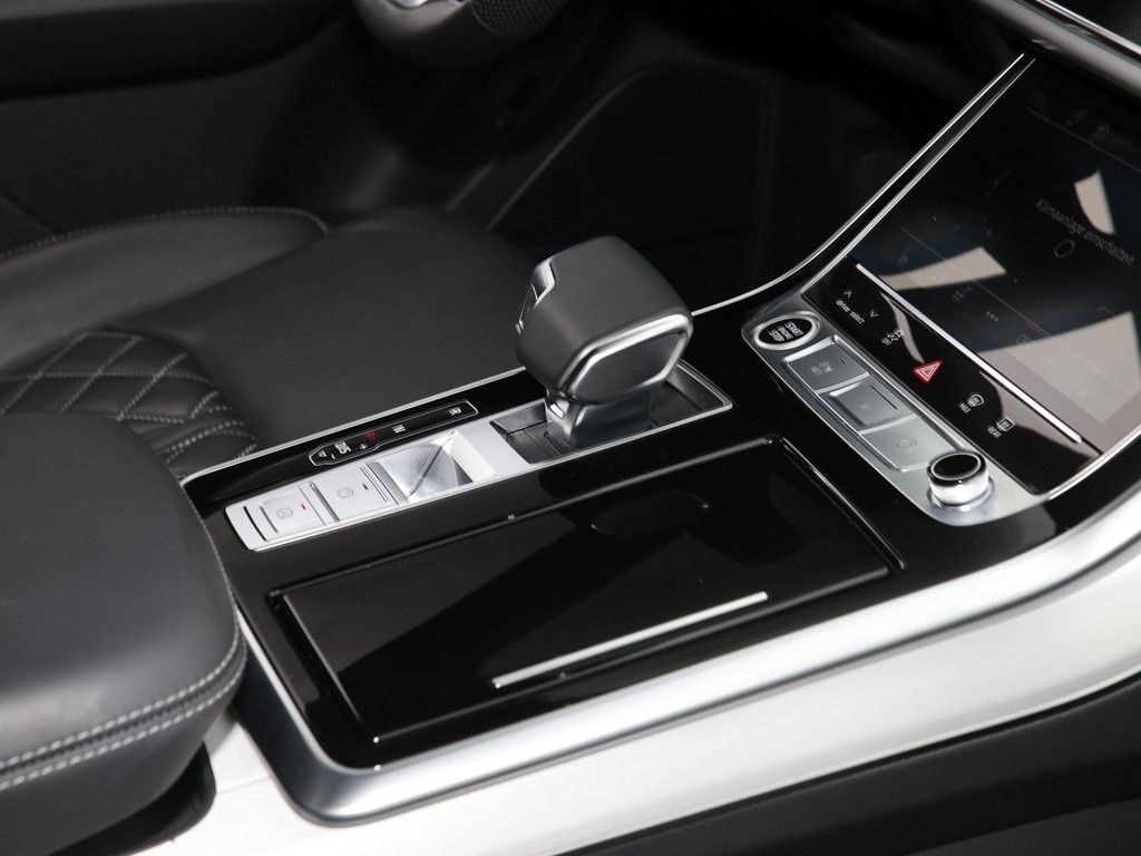Audi Q8 50 TDI S line Matrix Leder AHK B&O Kamera ACC