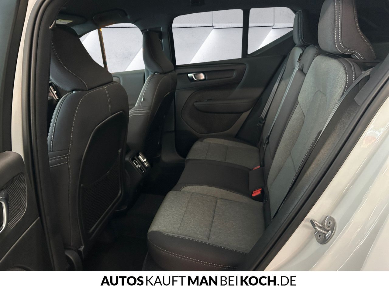 Volvo XC40 B3 DKG Core AHK LED SHZ/LHZ NAVI PDC/CAM!