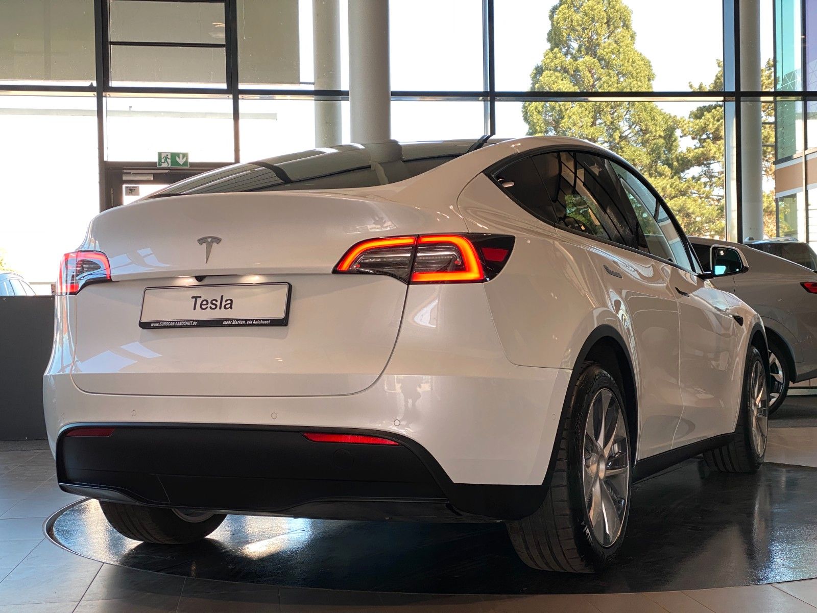 Tesla Model Y AWD Long Range Dual Motor Enh.Autopilot
