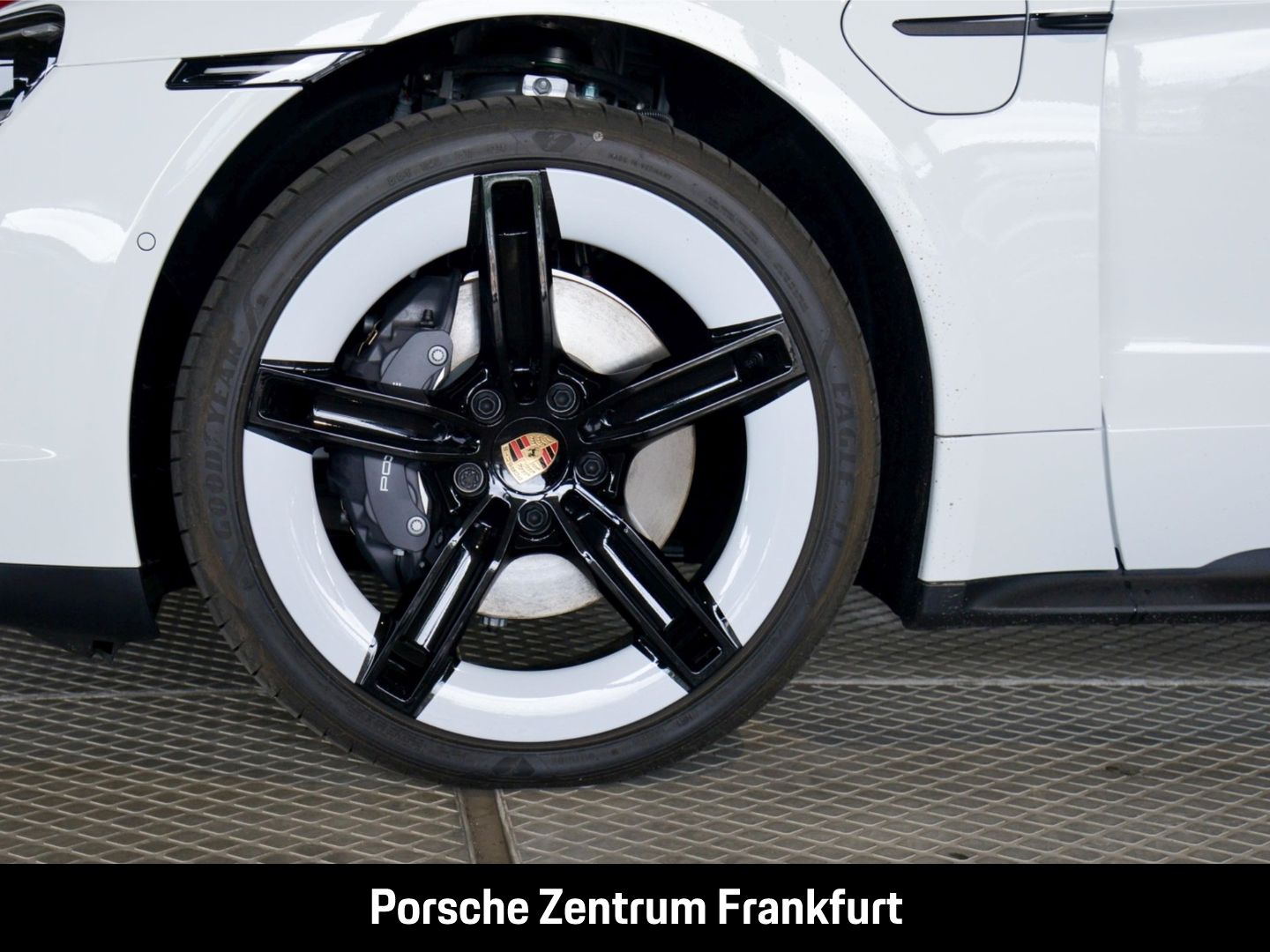 Porsche Taycan Sport Turismo BOSE Surround-View 21-Zoll