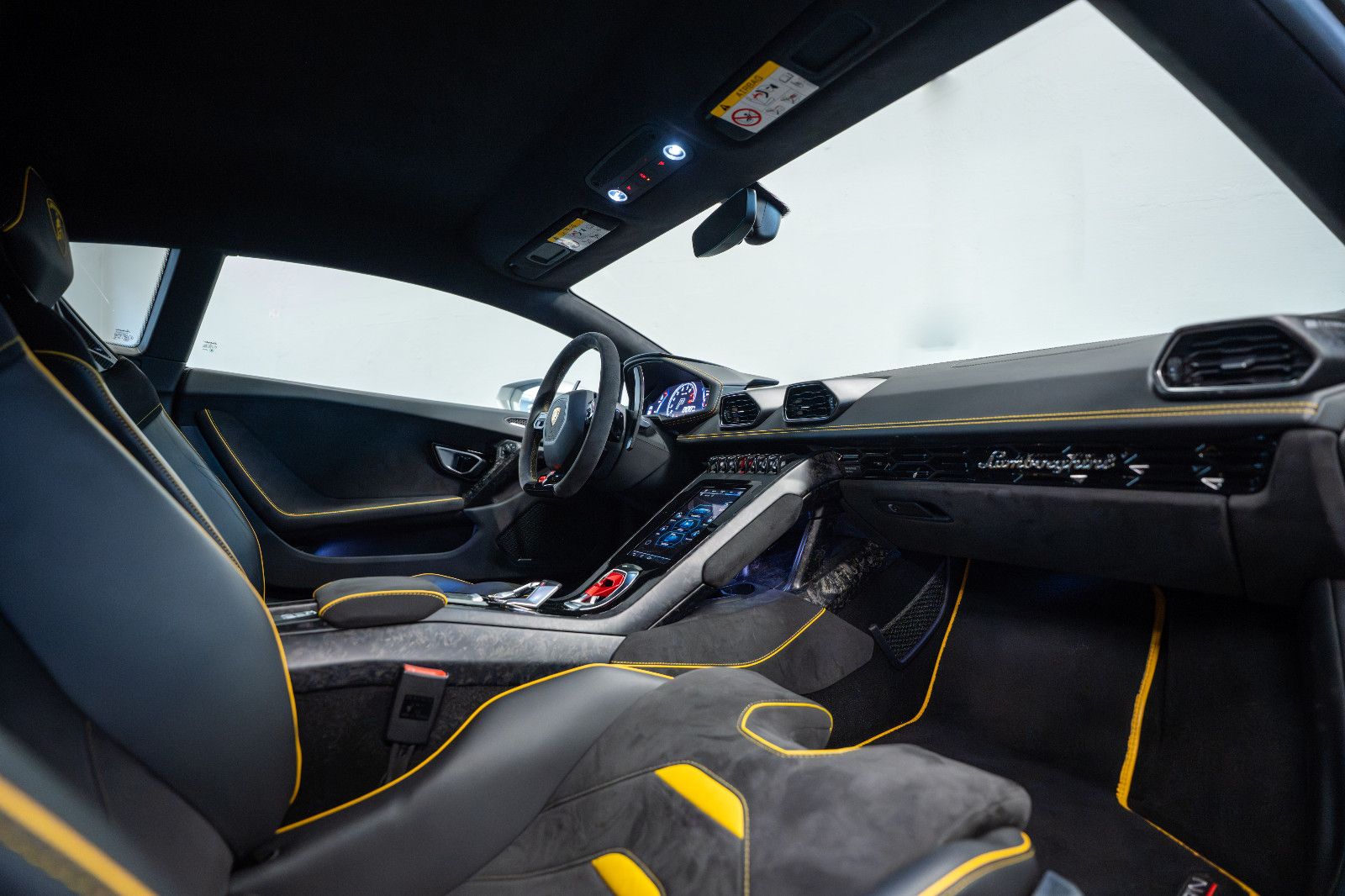 Lamborghini Huracán EVO AWD - Samsaru's Car Outlet