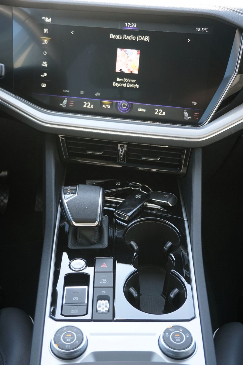 Volkswagen Touareg Elegance 4Motion - Samsaru's Car Outlet