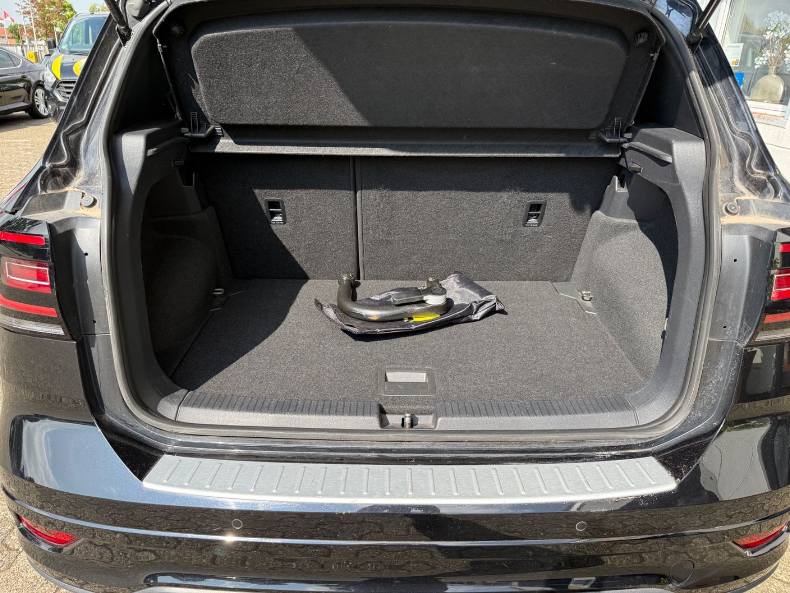 Volkswagen T-Cross Style 1.0 TSI DSG R-Line - Samsaru's Car Outlet