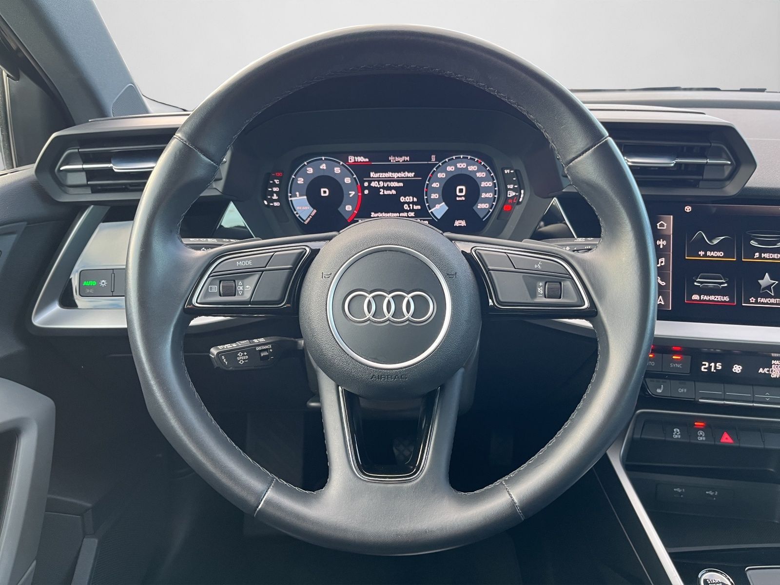 Audi A3 Limousine 35 TFSI S tronic KAM SHZ MMI LM PDC