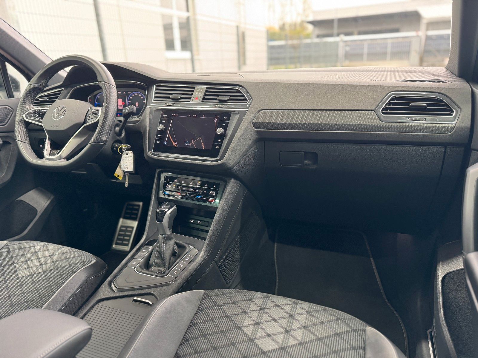 Volkswagen Tiguan R-Line DSG - Samsaru's Car Outlet
