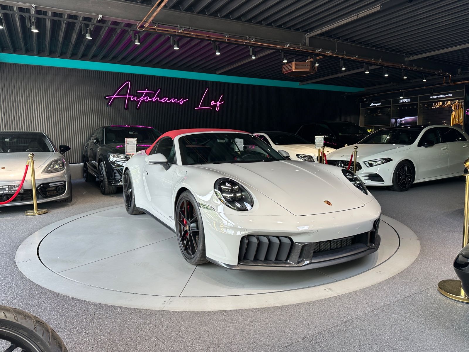 Porsche 992 911 Carrera 4 GTS T-Hyb - Samsaru's Car Outlet